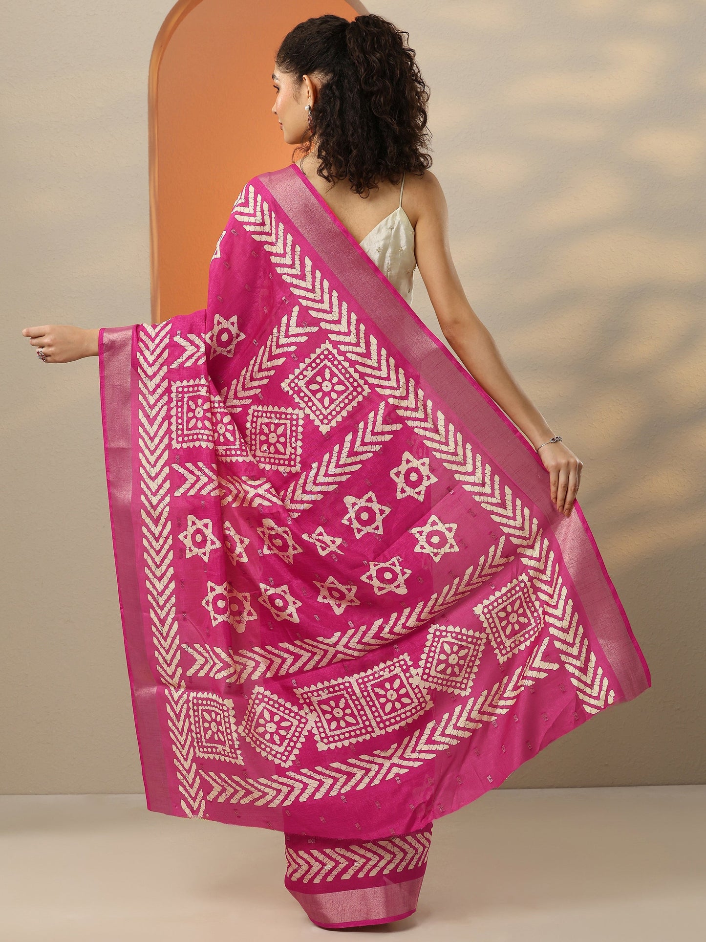 Pink Printed Silk Blend Saree With Unstitched Blouse Piece