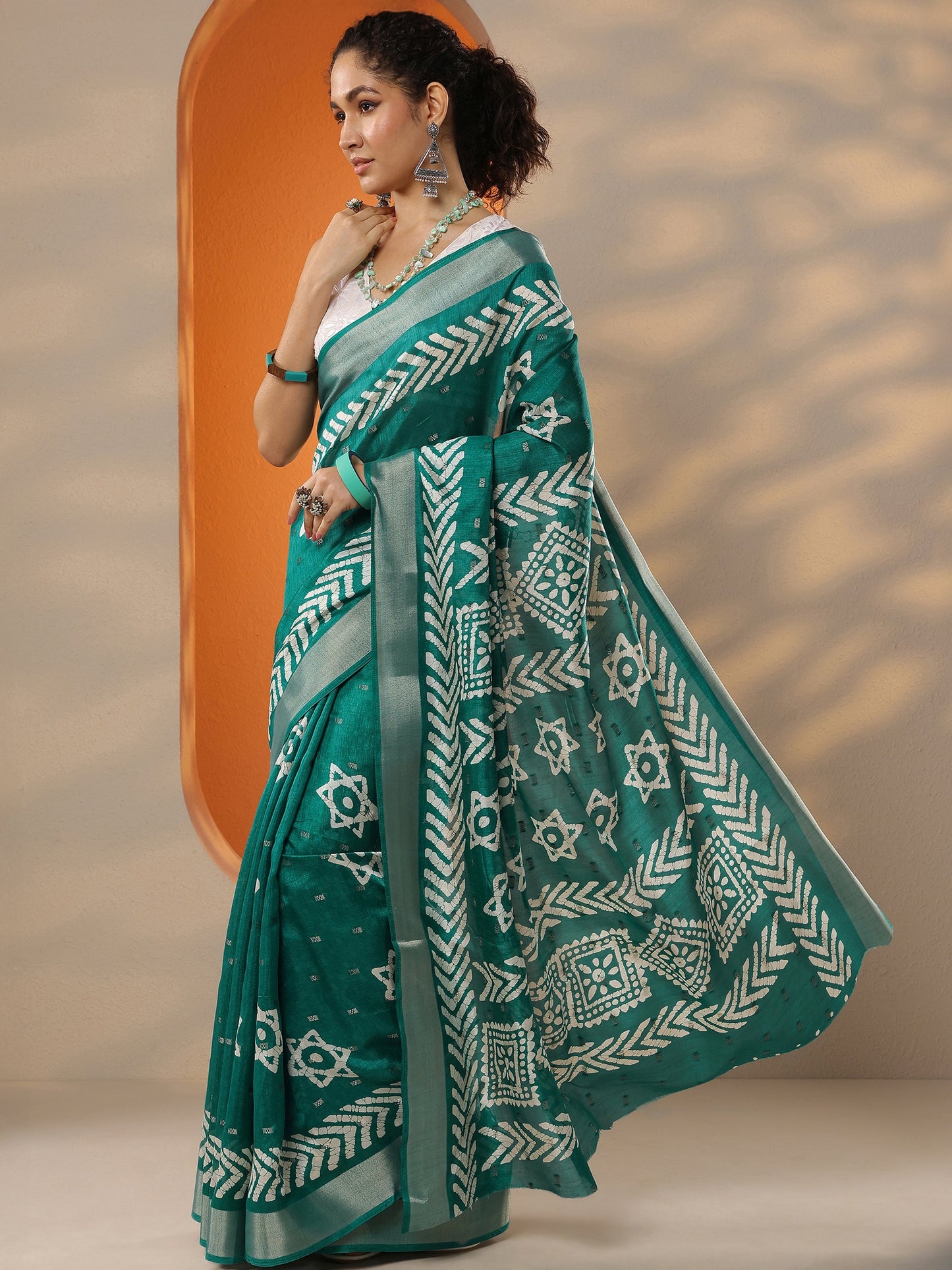 Green Printed Silk Blend Saree With Unstitched Blouse Piece