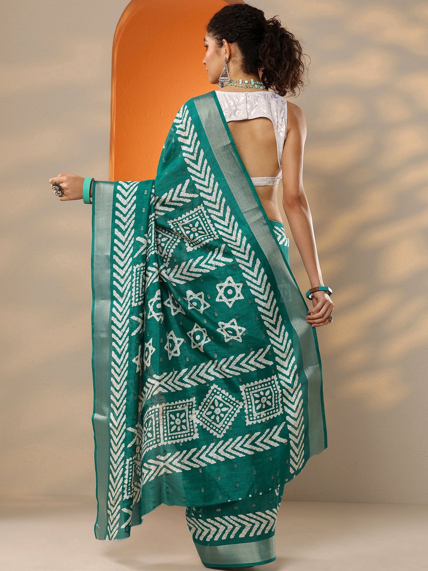 Green Printed Silk Blend Saree With Unstitched Blouse Piece