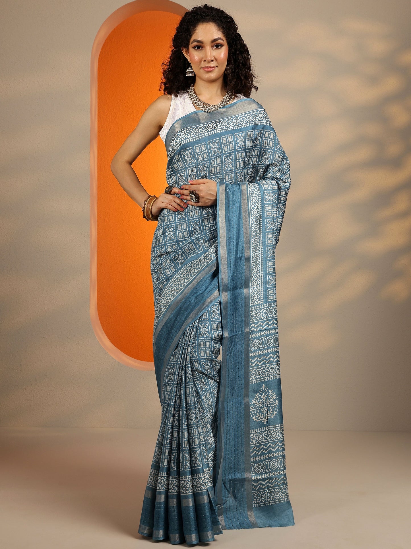 Blue Printed Silk Blend Saree With Unstitched Blouse Piece