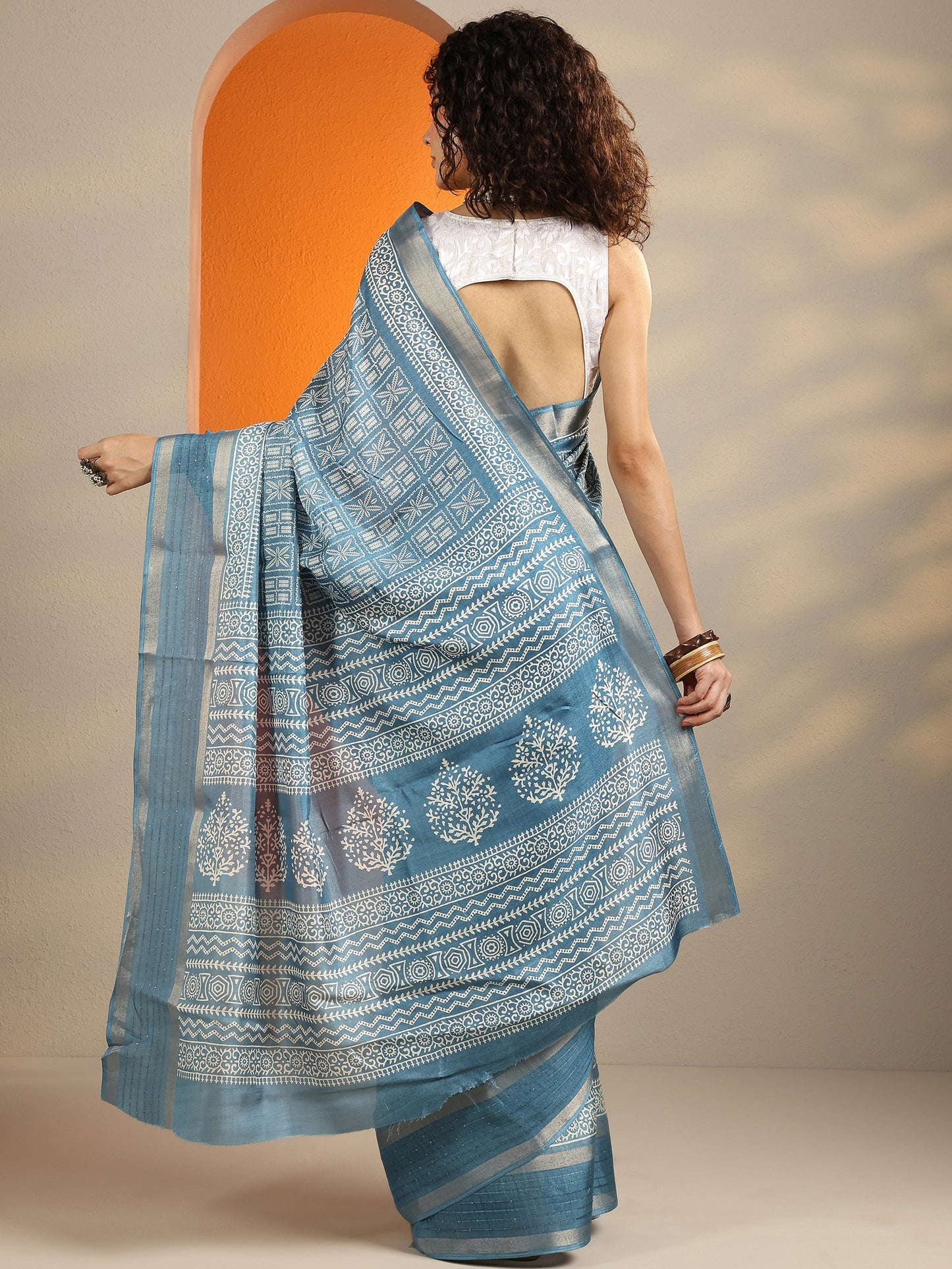 Blue Printed Silk Blend Saree With Unstitched Blouse Piece