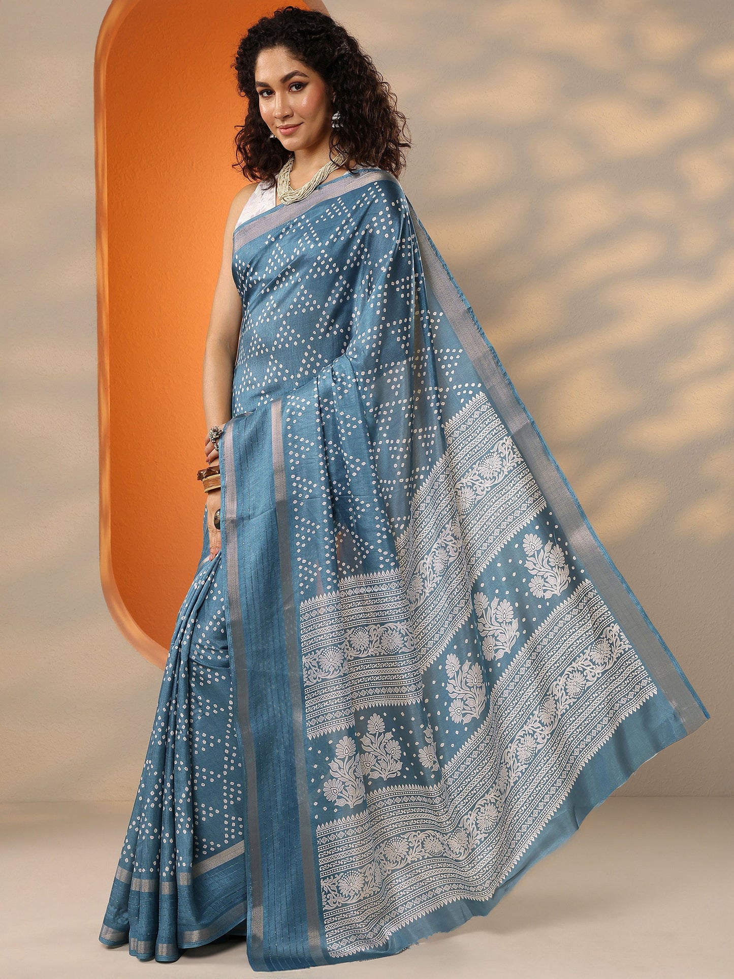 Blue Bandhani Printed Silk Blend Saree With Unstitched Blouse Piece
