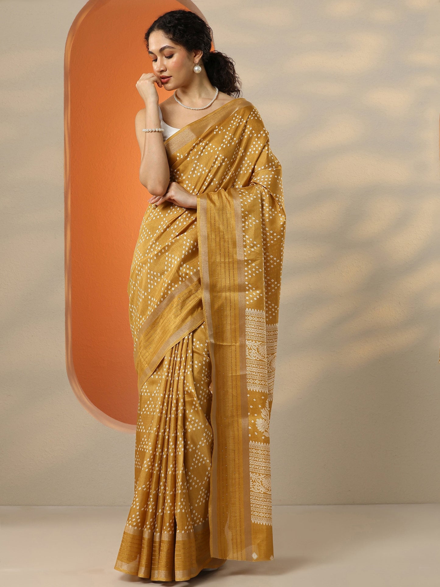 Mustard Bandhani Printed Silk Blend Saree With Unstitched Blouse Piece