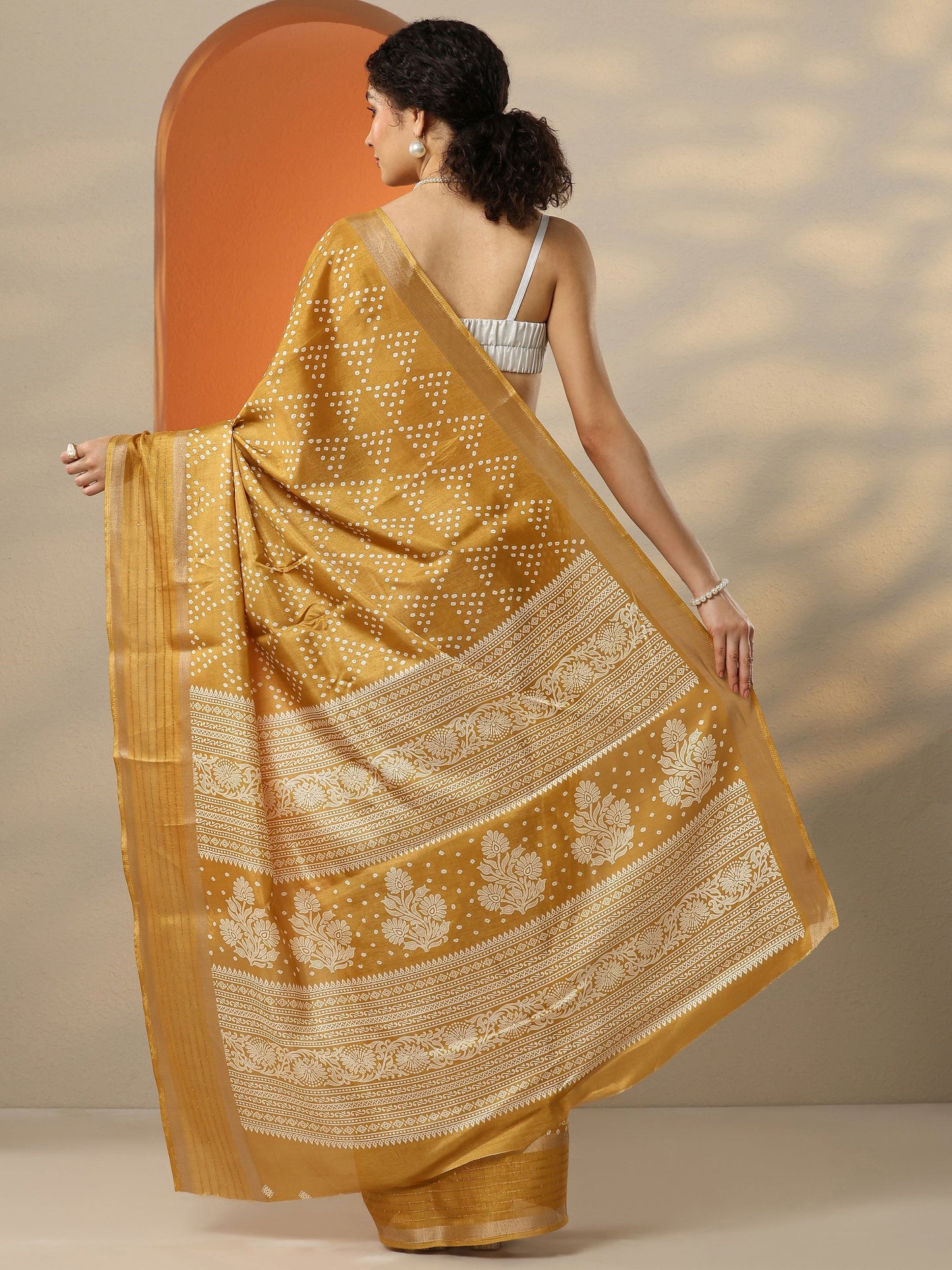 Mustard Bandhani Printed Silk Blend Saree With Unstitched Blouse Piece