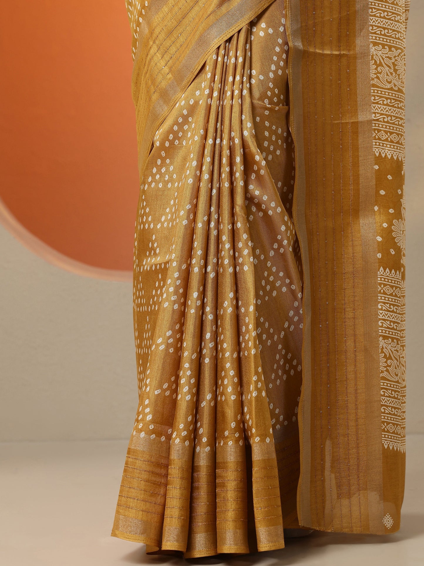 Mustard Bandhani Printed Silk Blend Saree With Unstitched Blouse Piece