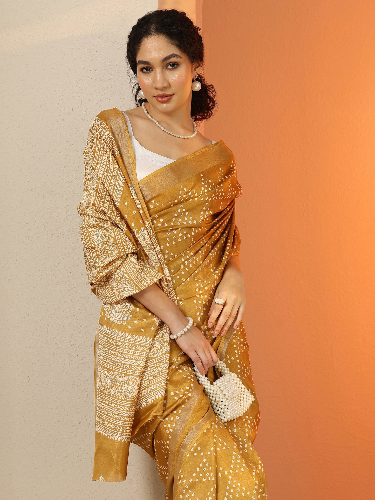 Mustard Bandhani Printed Silk Blend Saree With Unstitched Blouse Piece