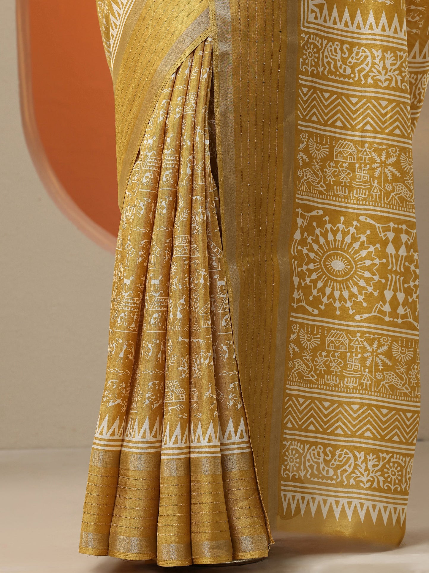 Mustard Printed Silk Blend Saree With Unstitched Blouse Piece