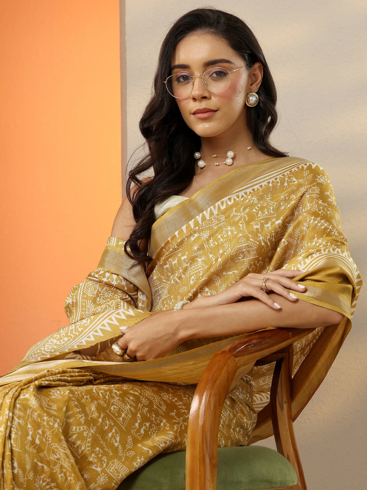 Mustard Printed Silk Blend Saree With Unstitched Blouse Piece