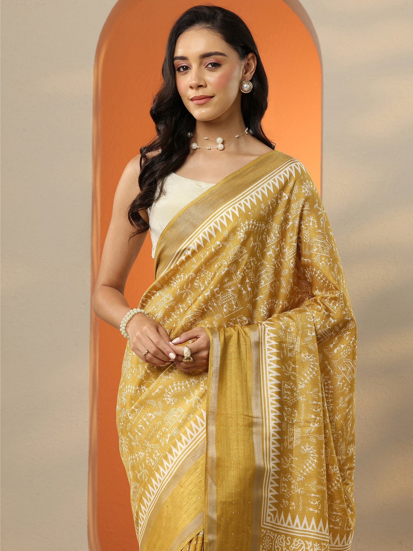Mustard Printed Silk Blend Saree With Unstitched Blouse Piece