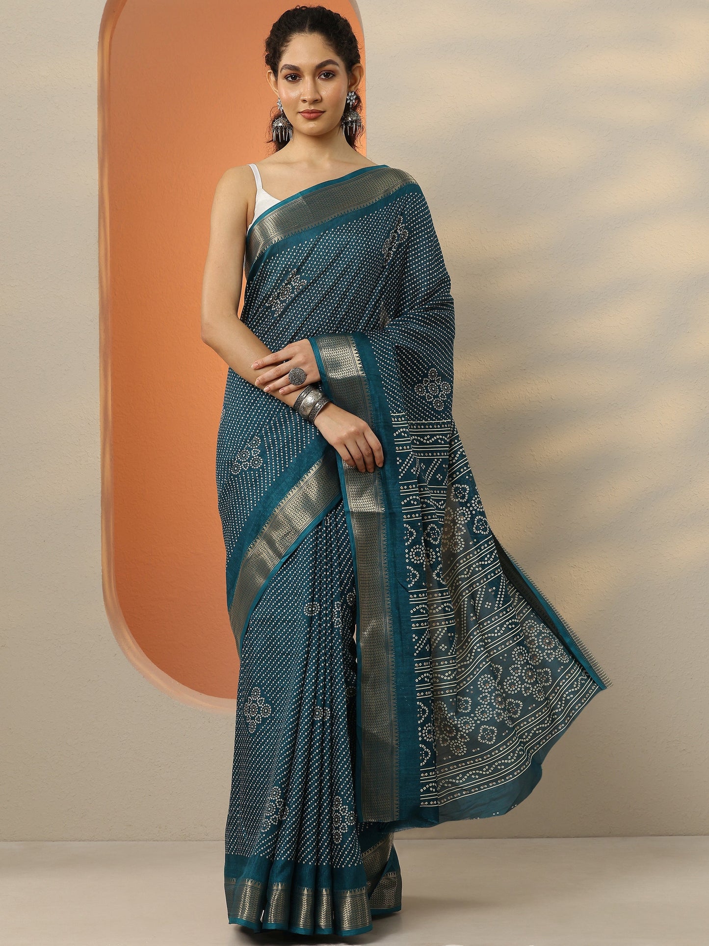 Blue Bandhani Printed Silk Blend Saree With Unstitched Blouse Piece