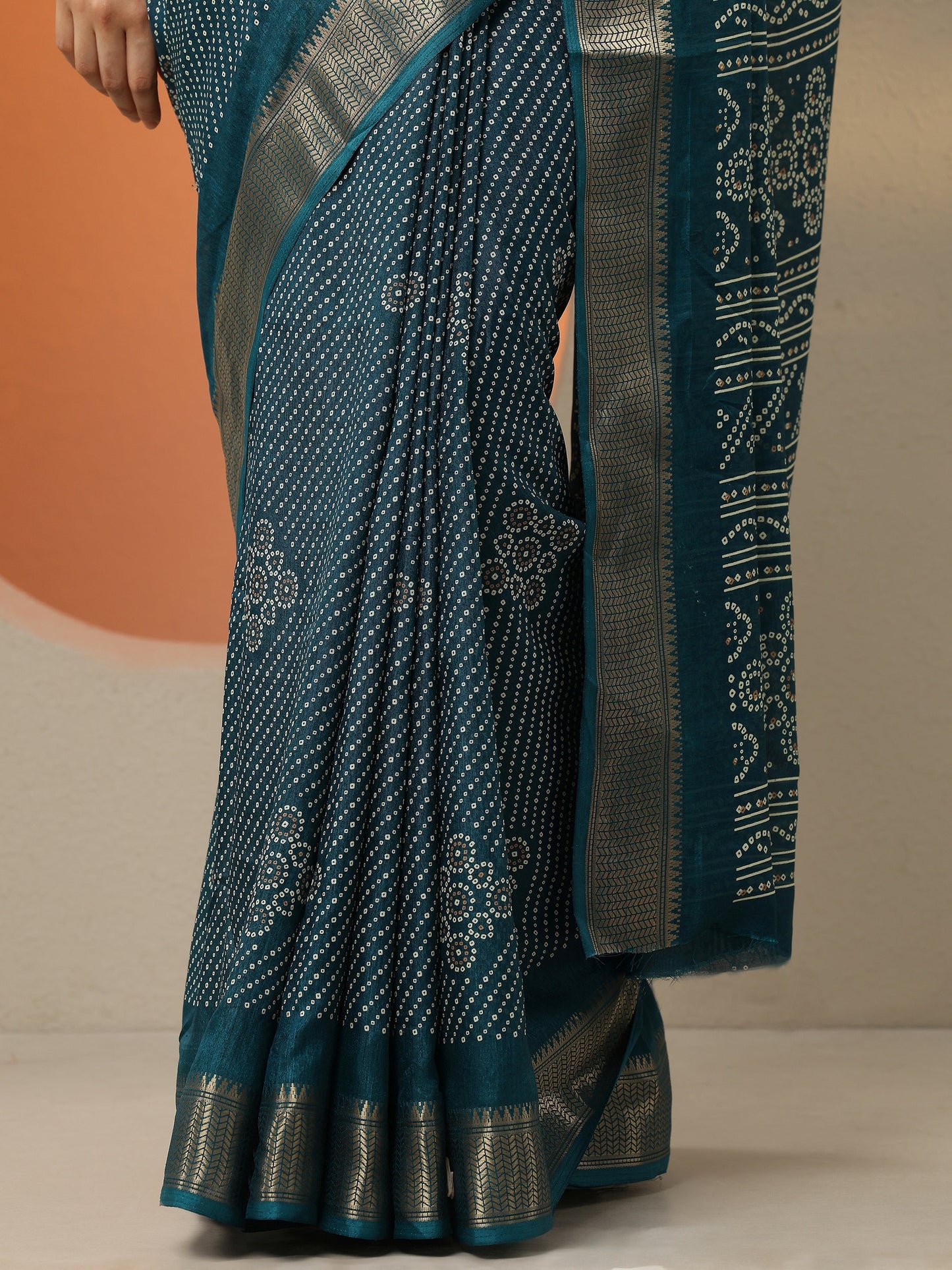 Blue Bandhani Printed Silk Blend Saree With Unstitched Blouse Piece