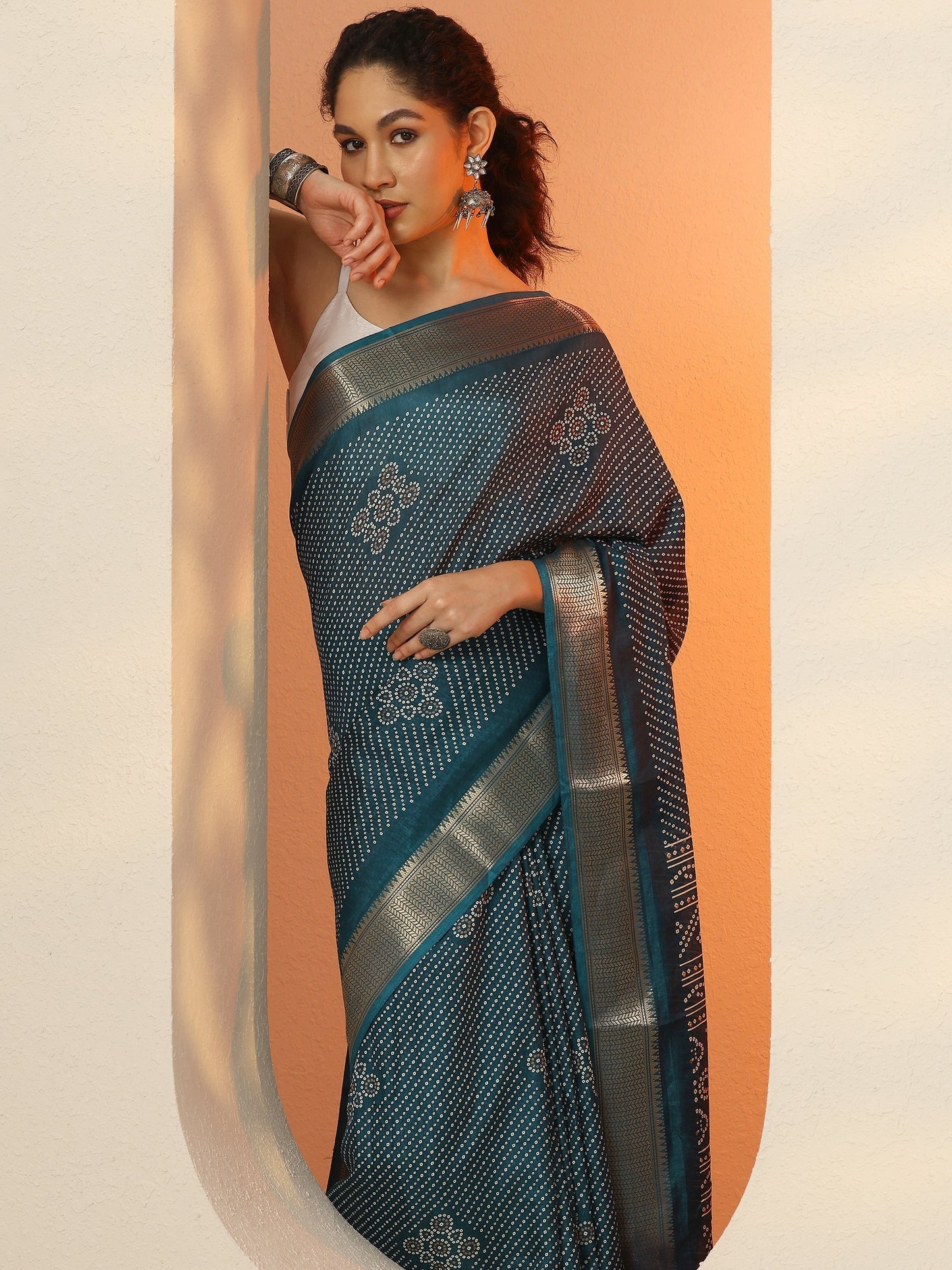 Blue Bandhani Printed Silk Blend Saree With Unstitched Blouse Piece