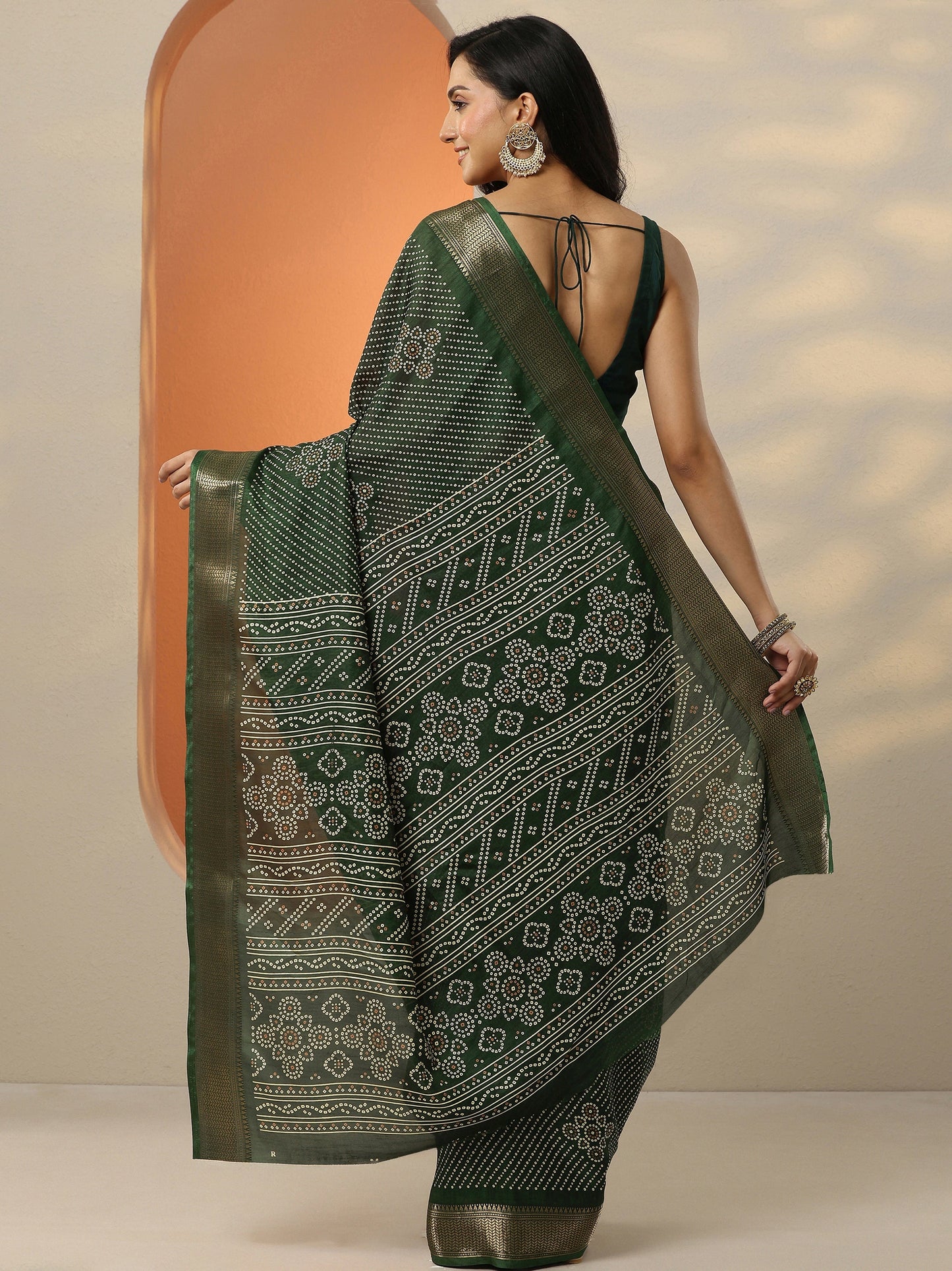 Green Bandhani Printed Silk Blend Saree With Unstitched Blouse Piece