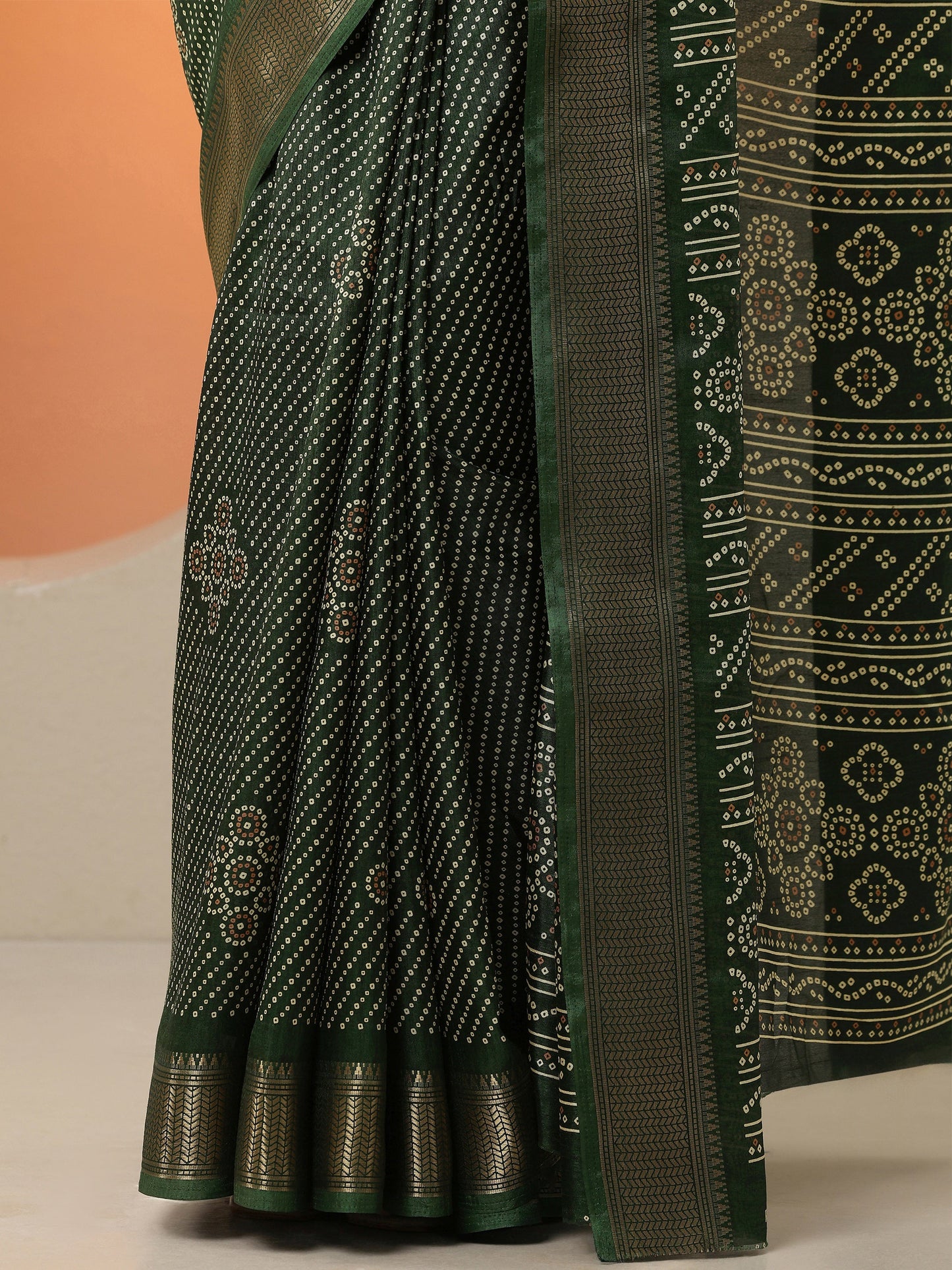 Green Bandhani Printed Silk Blend Saree With Unstitched Blouse Piece