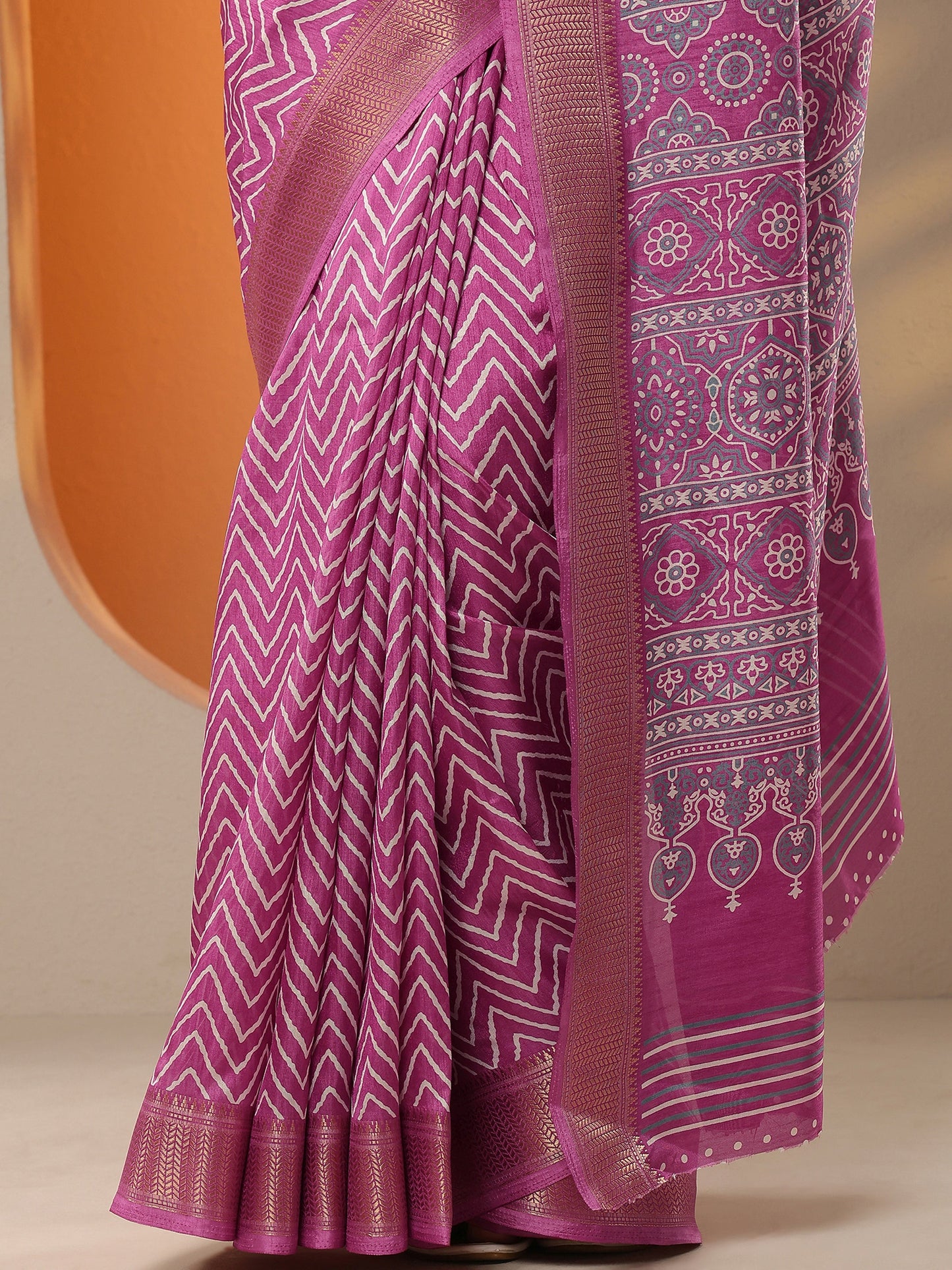 Pink Leheriya Printed Silk Blend Saree With Unstitched Blouse Piece