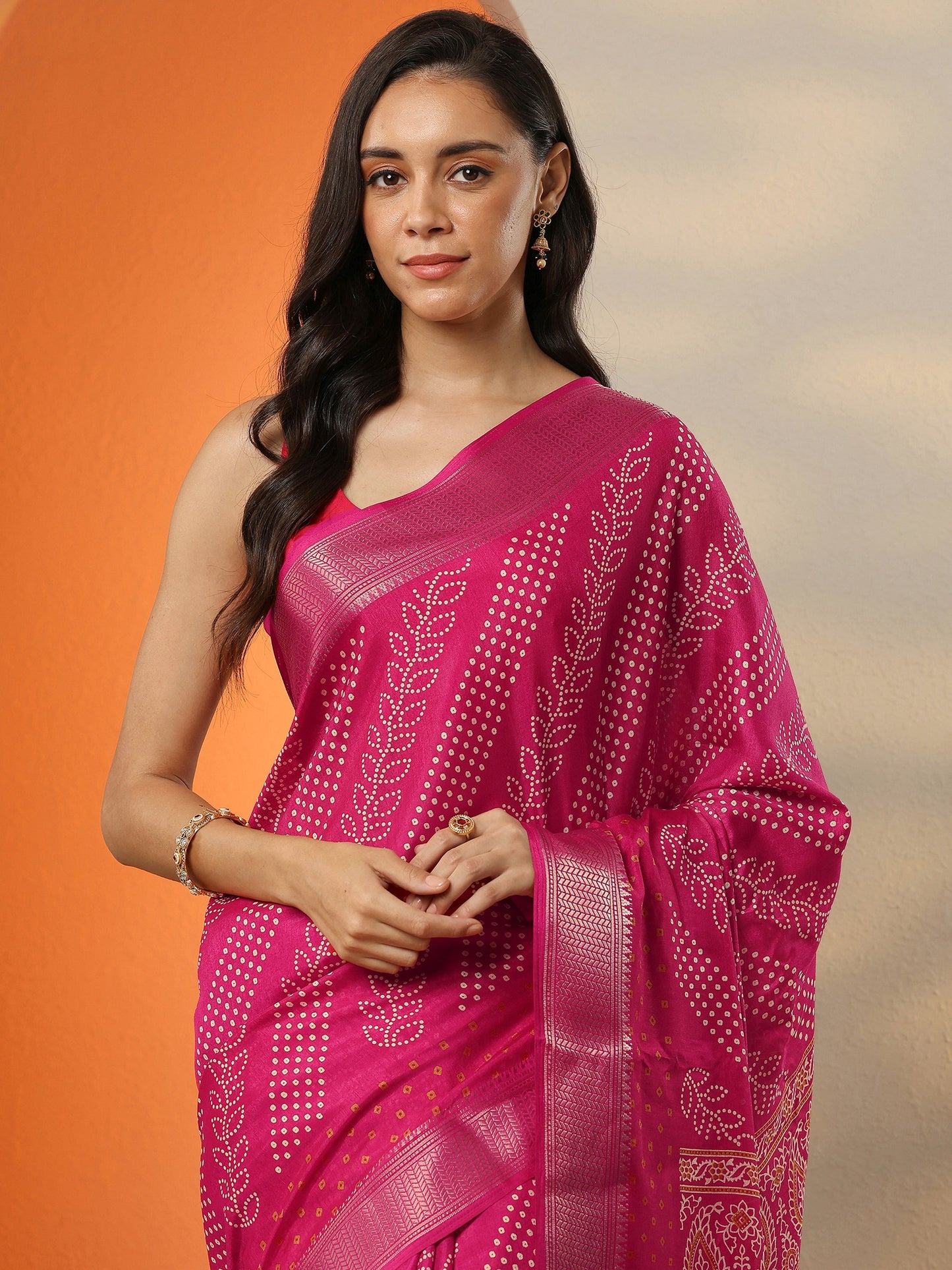 Magenta Bandhani Printed Silk Blend Saree With Unstitched Blouse Piece