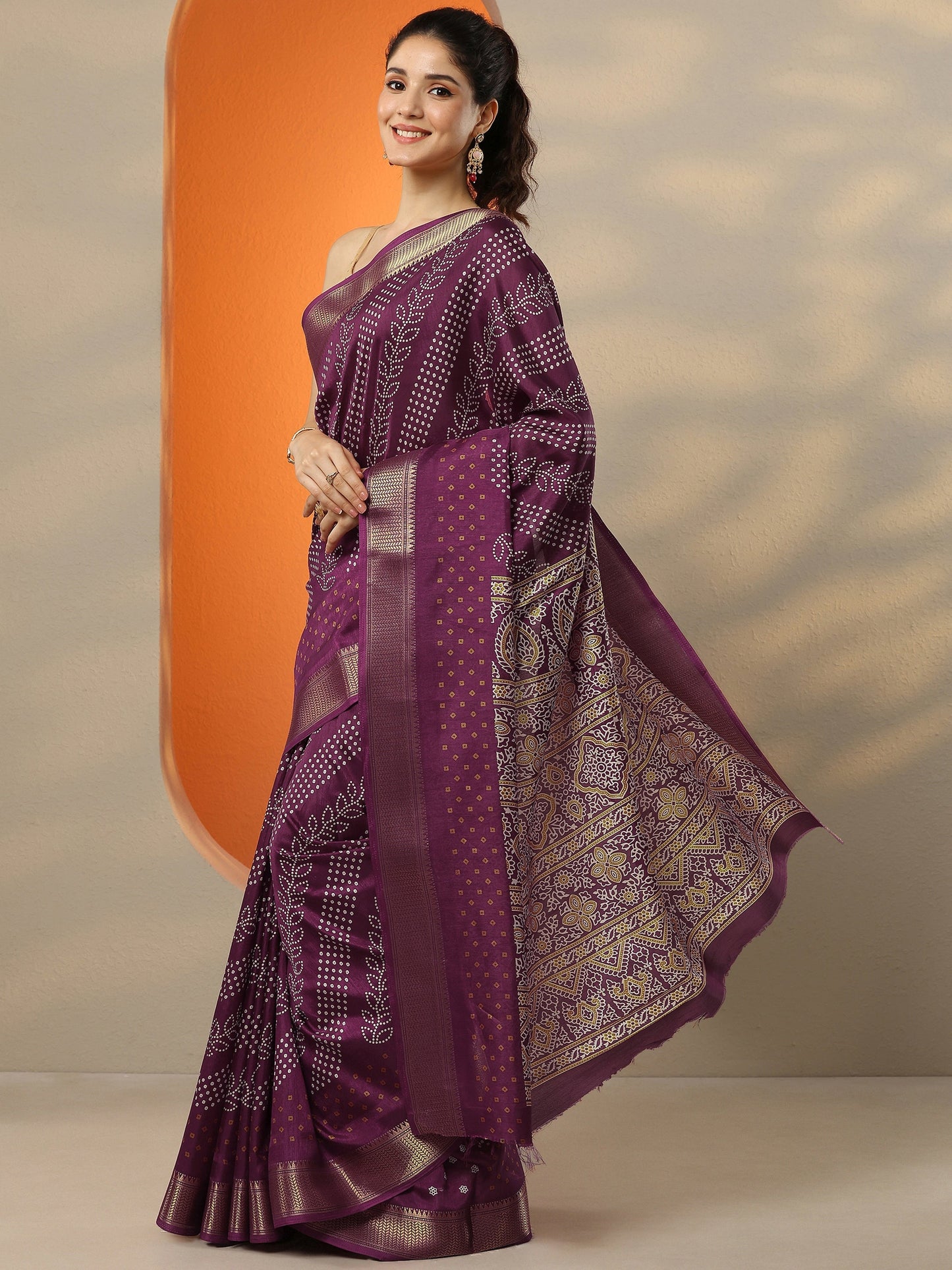 Burgundy Bandhani Printed Silk Blend Saree With Unstitched Blouse Piece