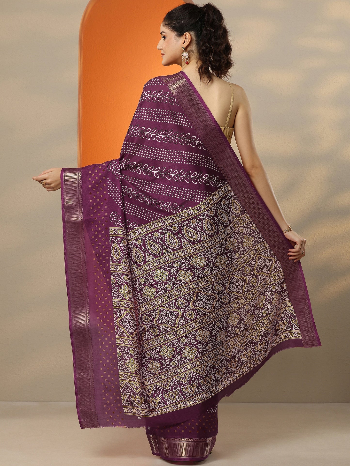 Burgundy Bandhani Printed Silk Blend Saree With Unstitched Blouse Piece