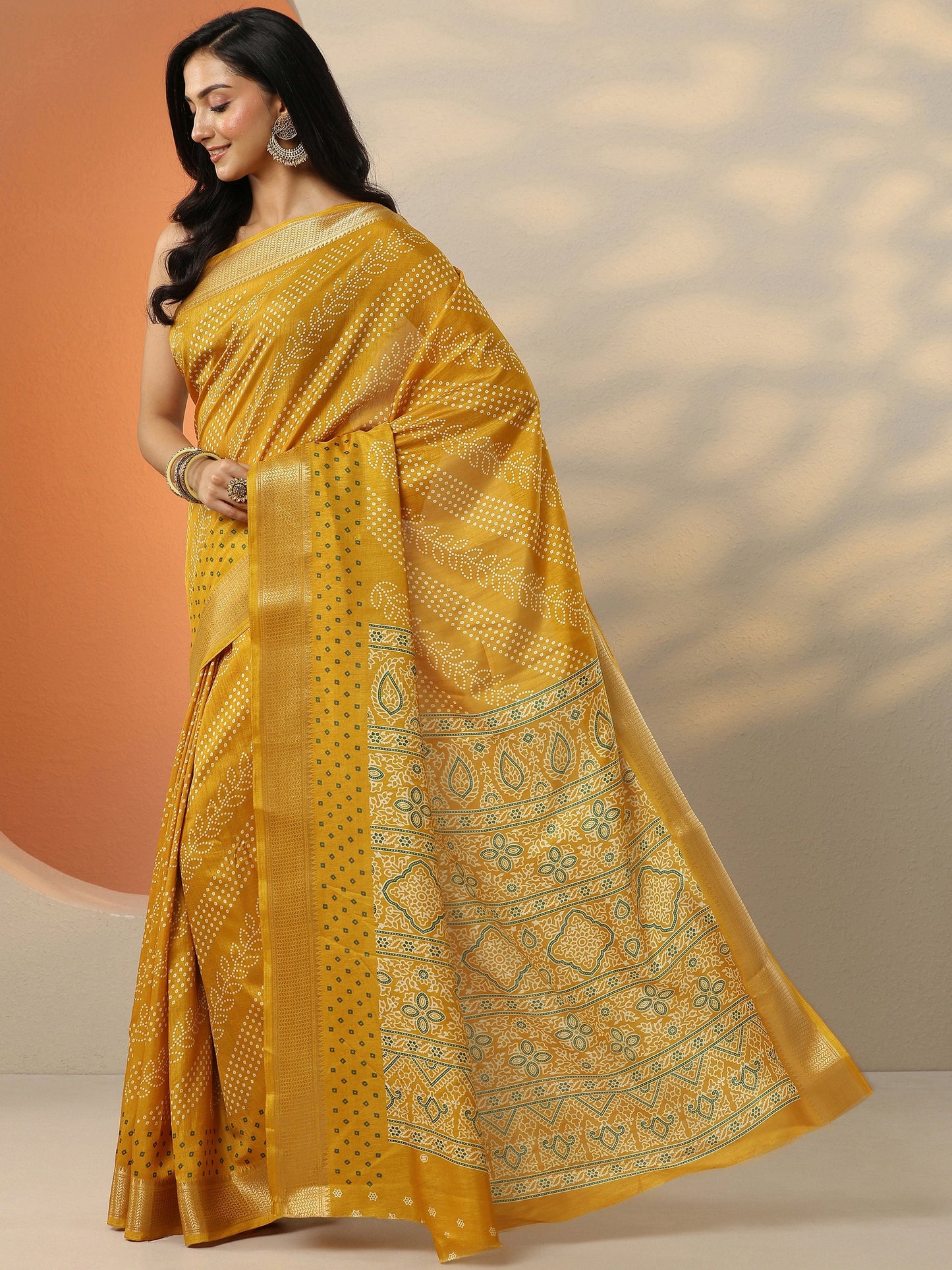 Mustard Bandhani Printed Silk Blend Saree With Unstitched Blouse Piece