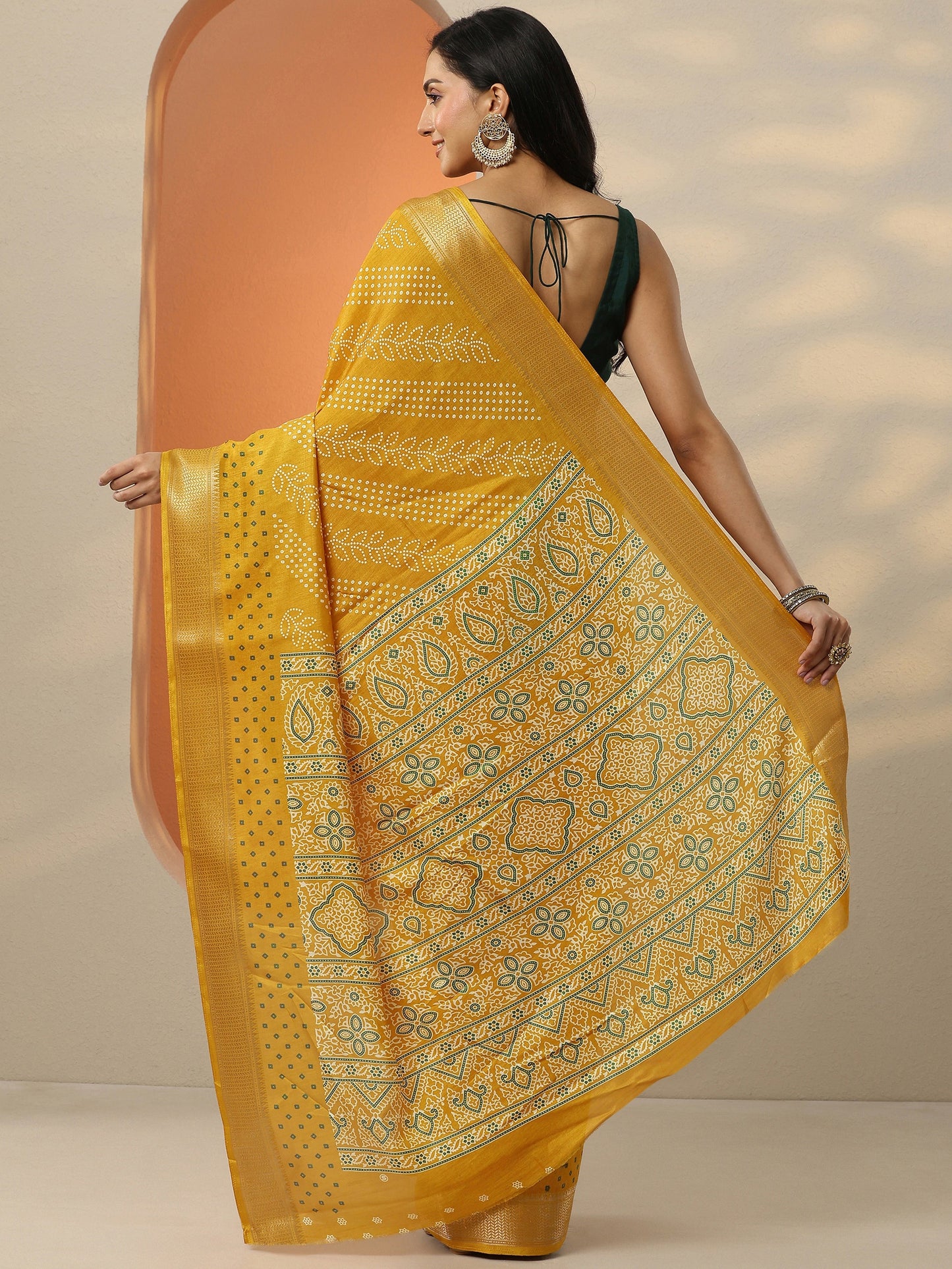Mustard Bandhani Printed Silk Blend Saree With Unstitched Blouse Piece