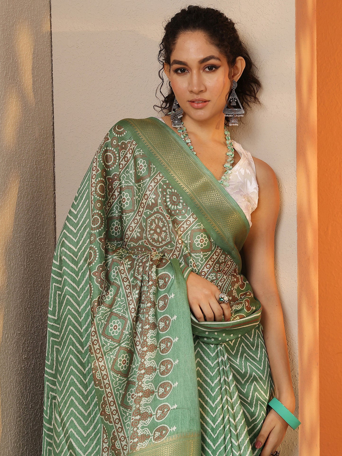 Green Leheriya Printed Silk Blend Saree With Unstitched Blouse Piece