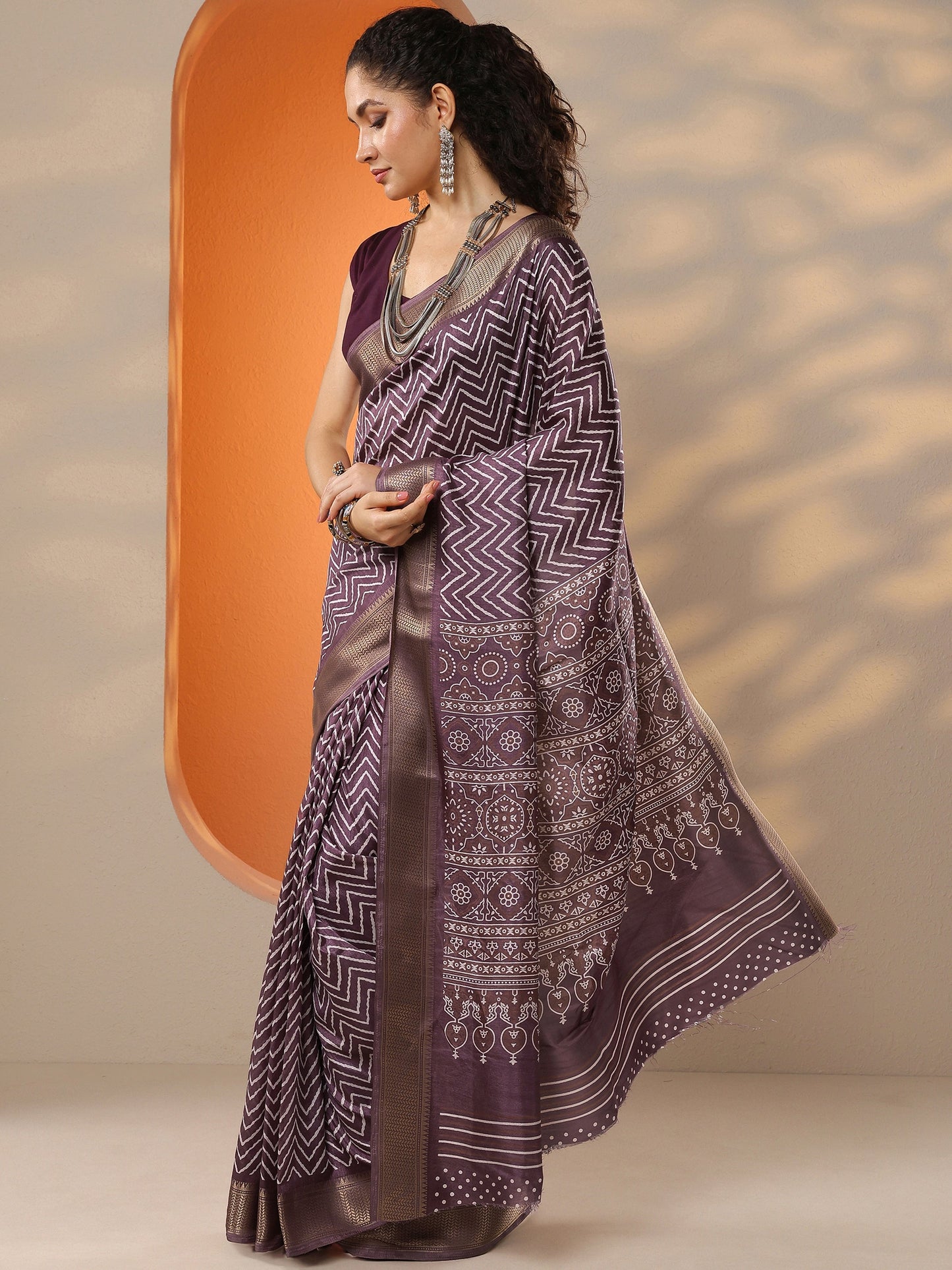 Brown Leheriya Printed Silk Blend Saree With Unstitched Blouse Piece