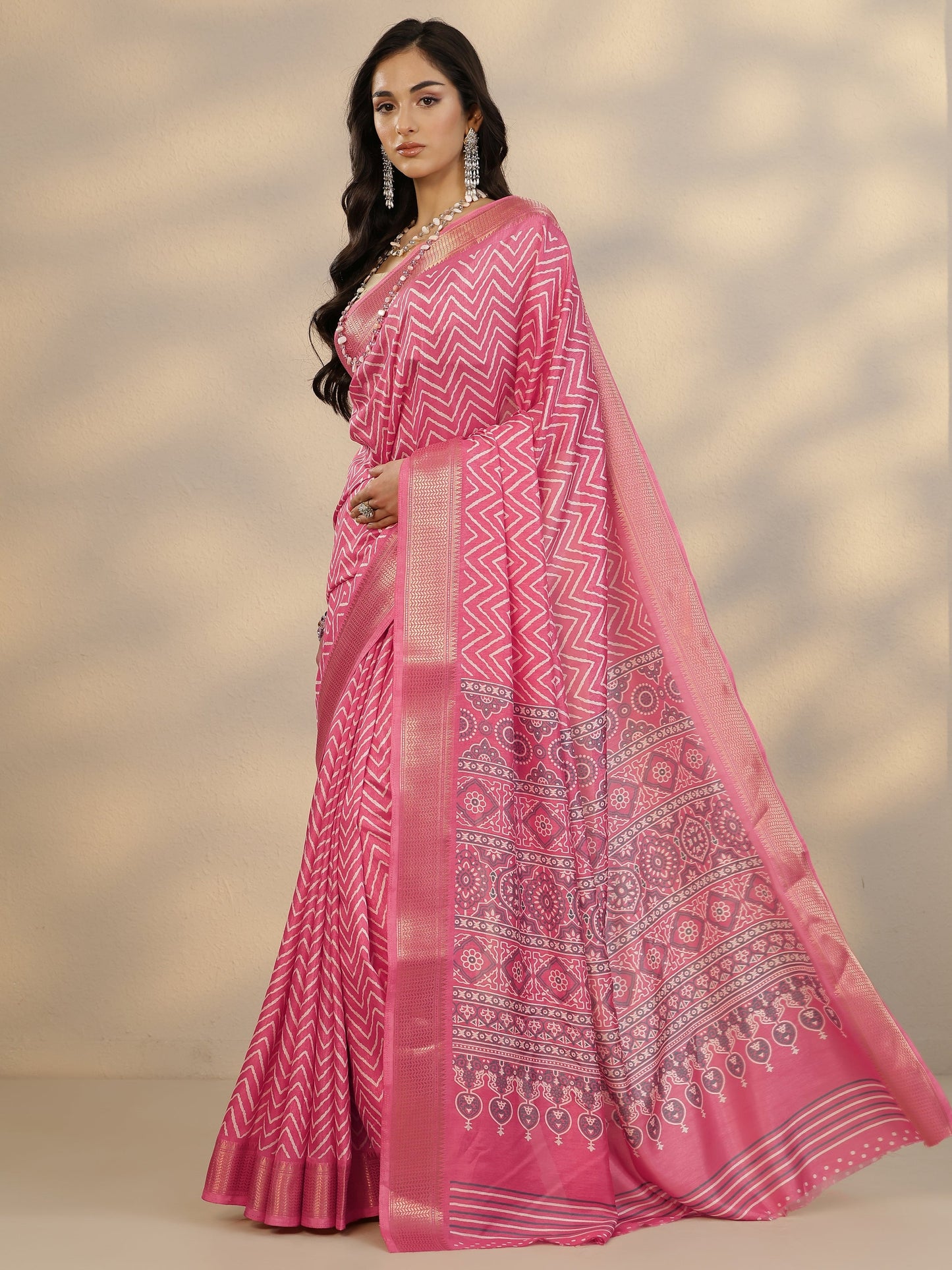 Coral Printed Silk Blend Saree With Unstitched Blouse Piece