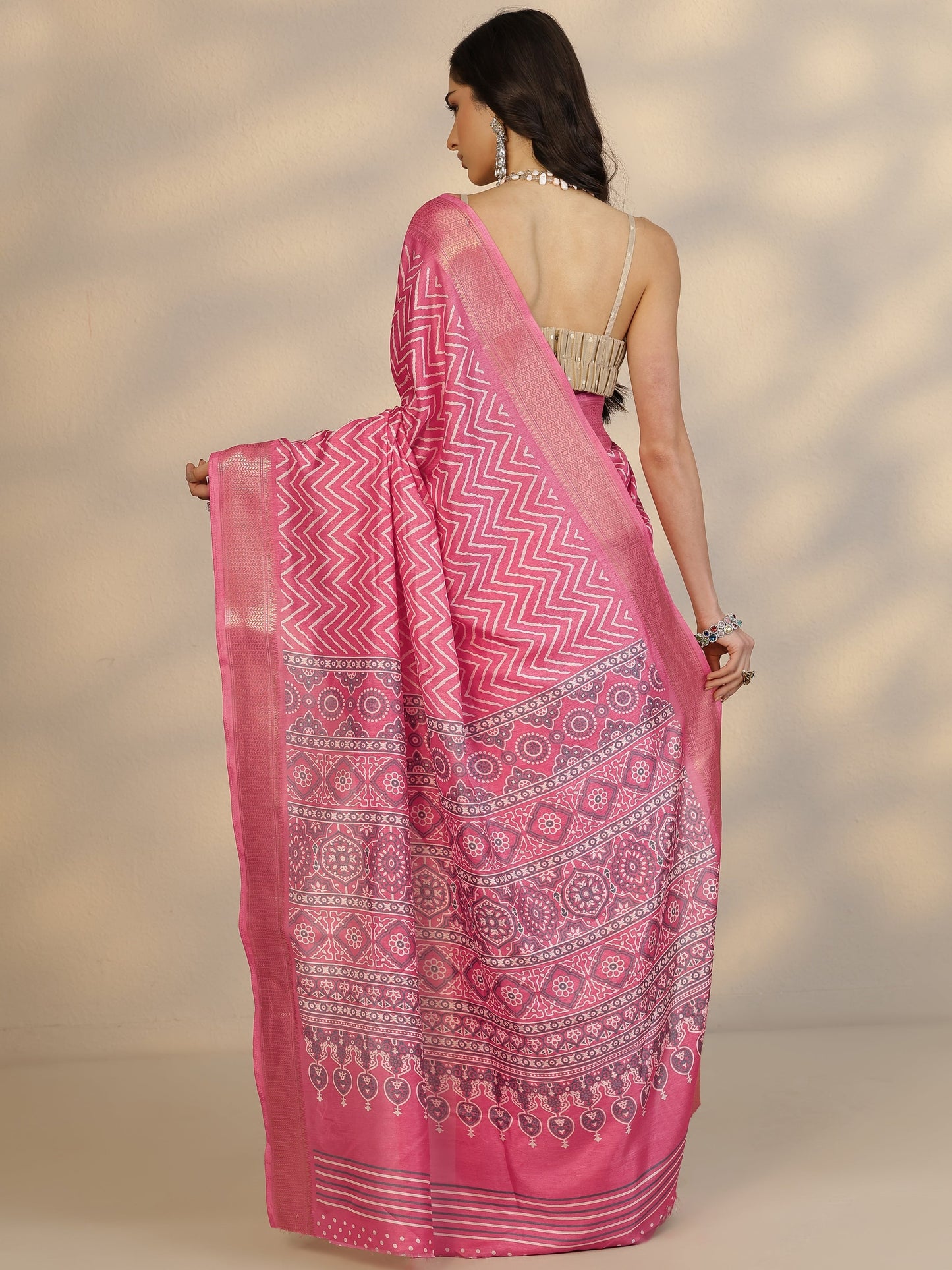 Coral Printed Silk Blend Saree With Unstitched Blouse Piece