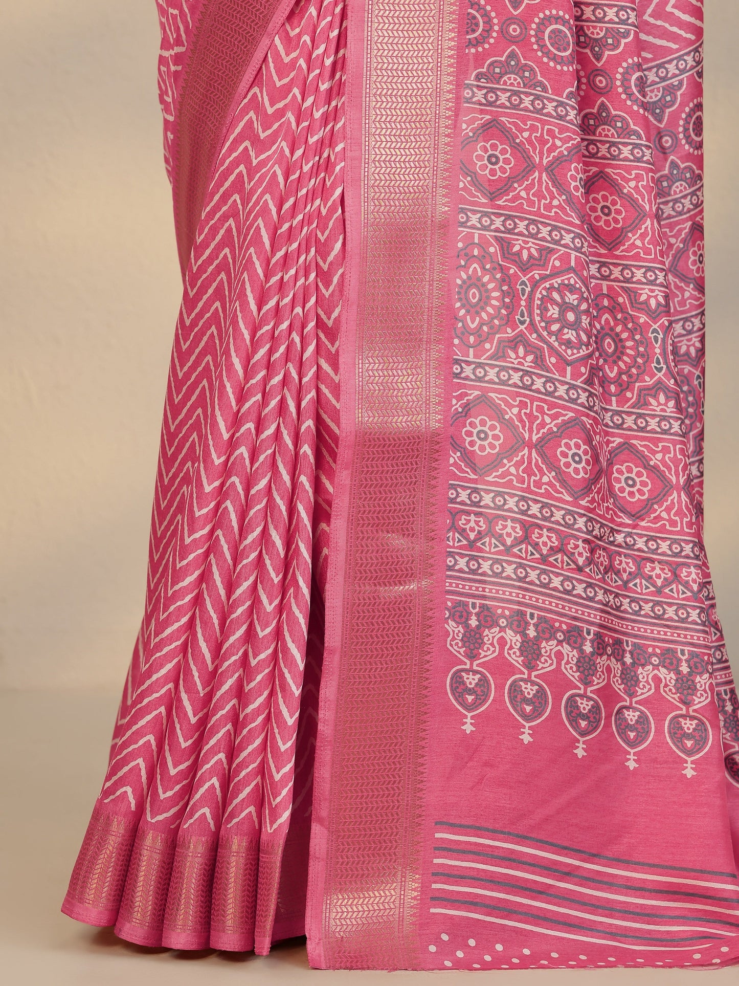 Coral Printed Silk Blend Saree With Unstitched Blouse Piece