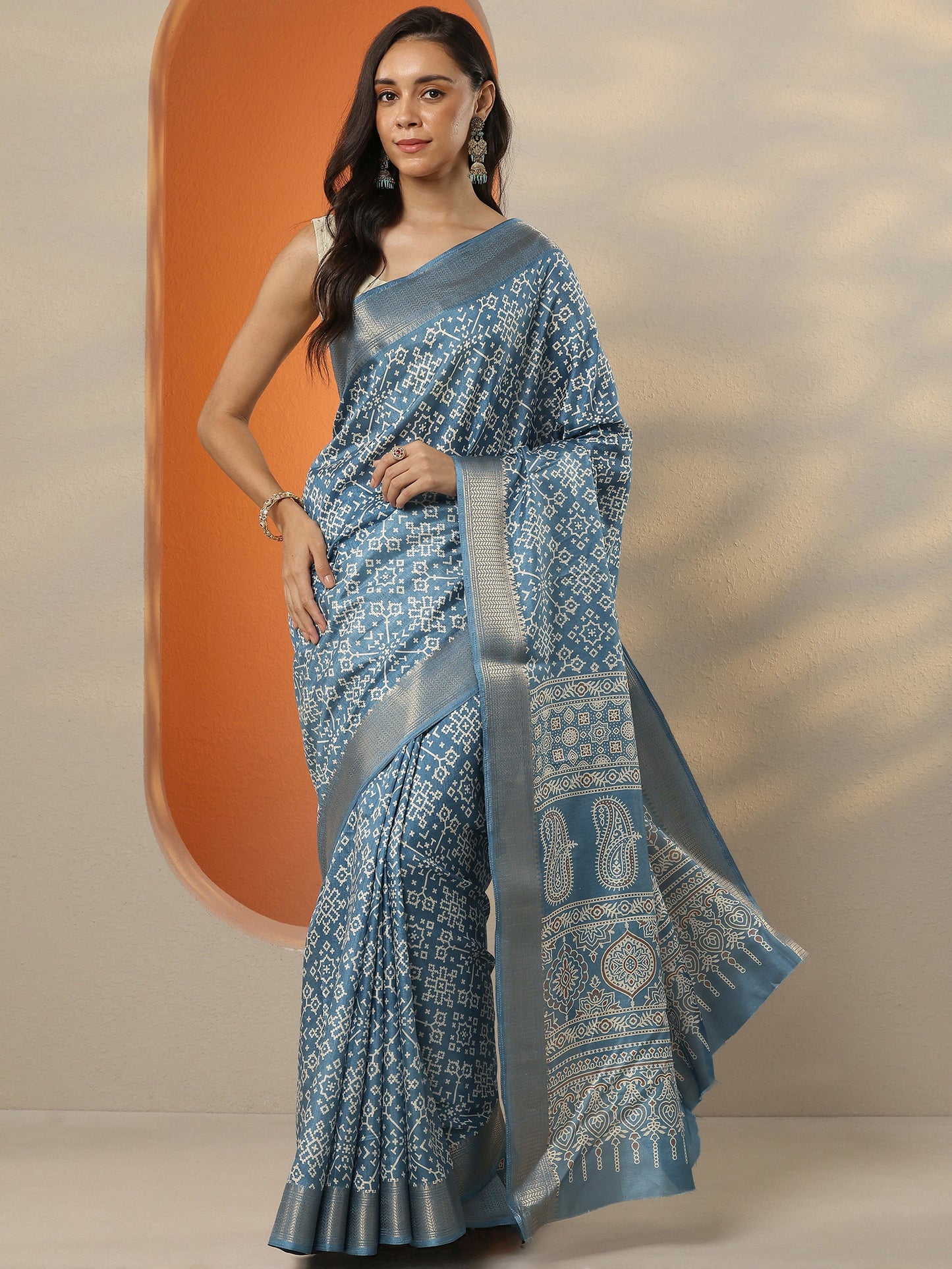 Blue Printed Silk Blend Saree With Unstitched Blouse Piece