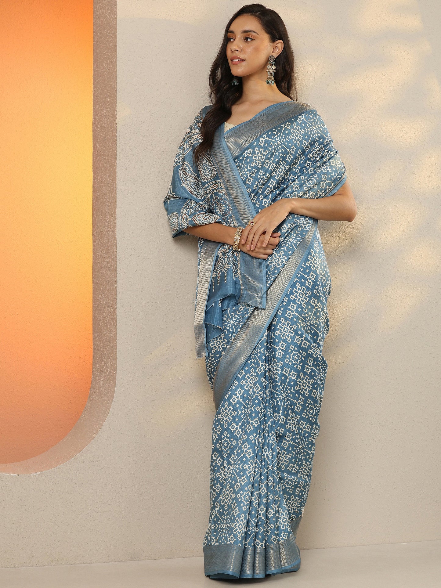 Blue Printed Silk Blend Saree With Unstitched Blouse Piece