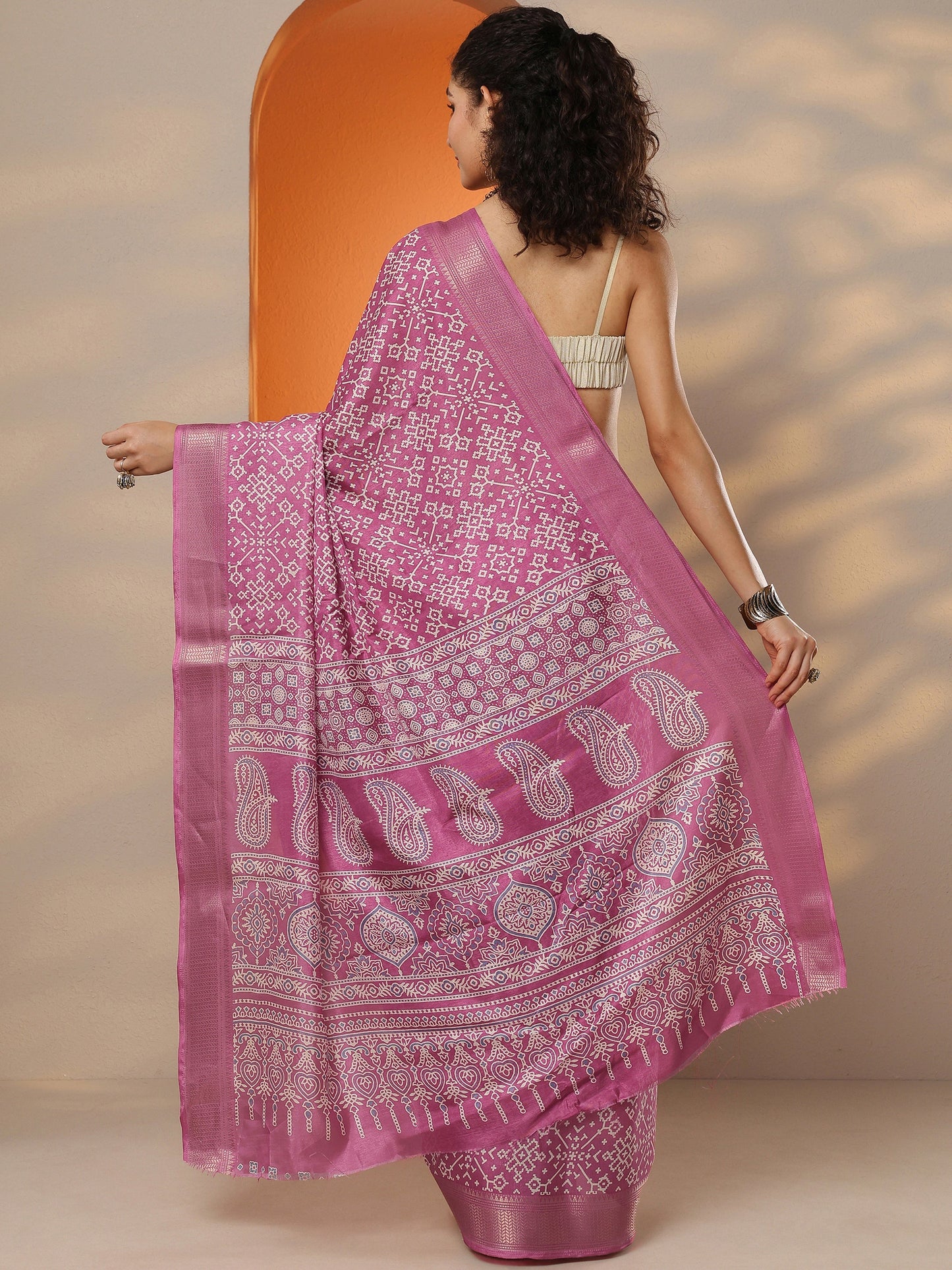 Pink Printed Silk Blend Saree With Unstitched Blouse Piece