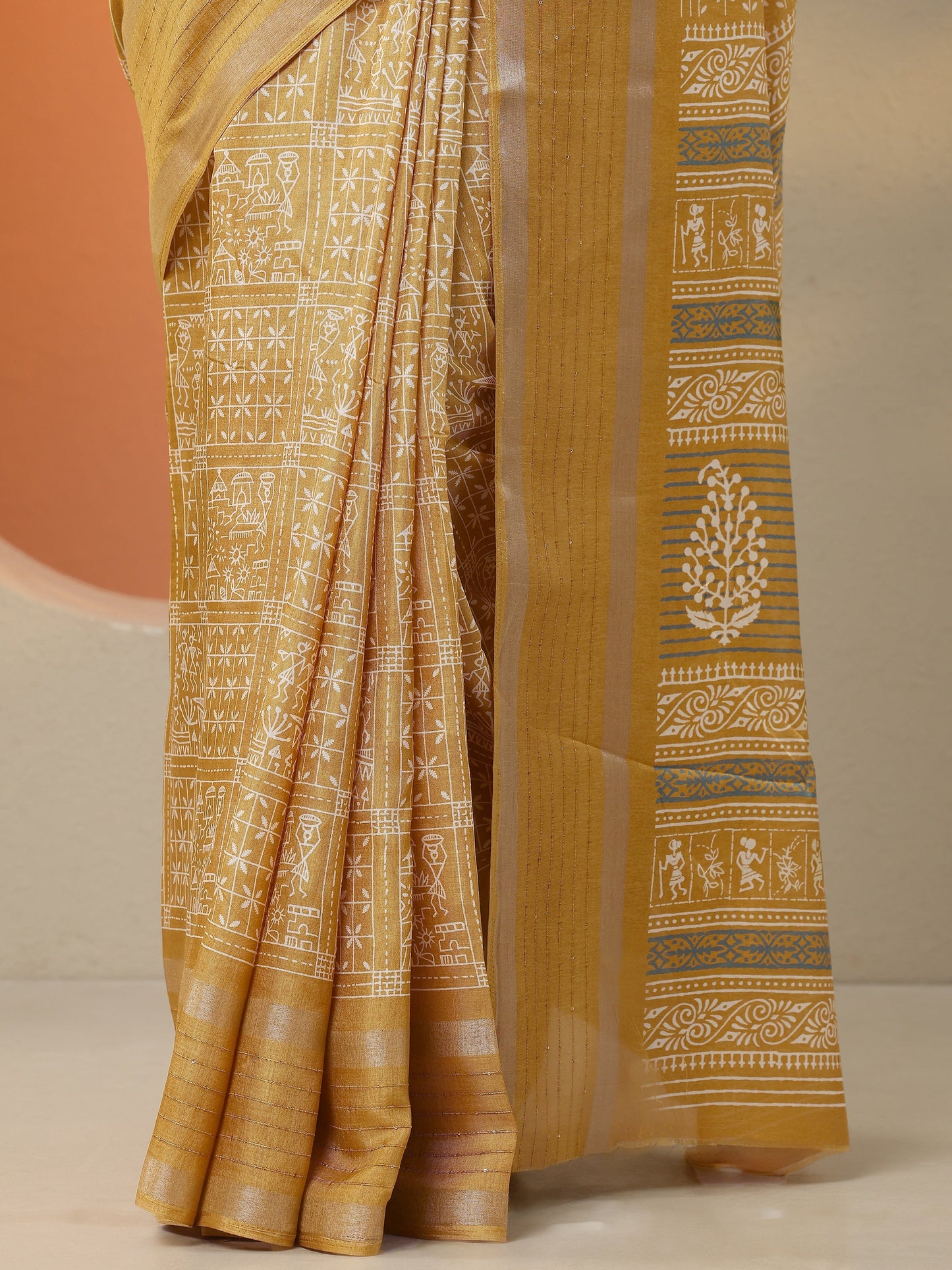 Mustard Printed Silk Blend Saree With Unstitched Blouse Piece