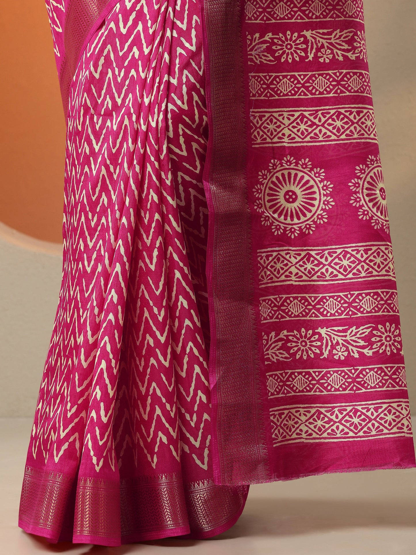 Pink Leheriya Printed Silk Blend Saree With Unstitched Blouse Piece