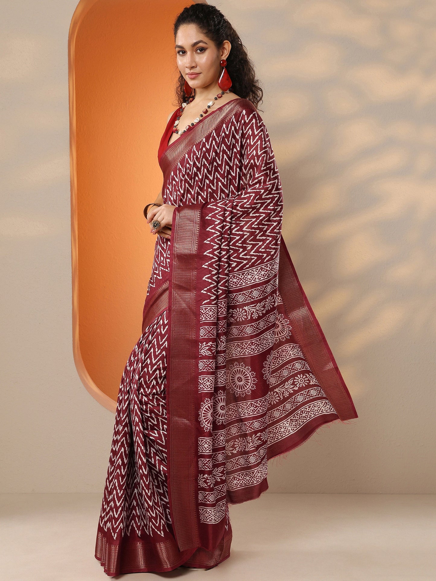 Maroon Leheriya Printed Silk Blend Saree With Unstitched Blouse Piece