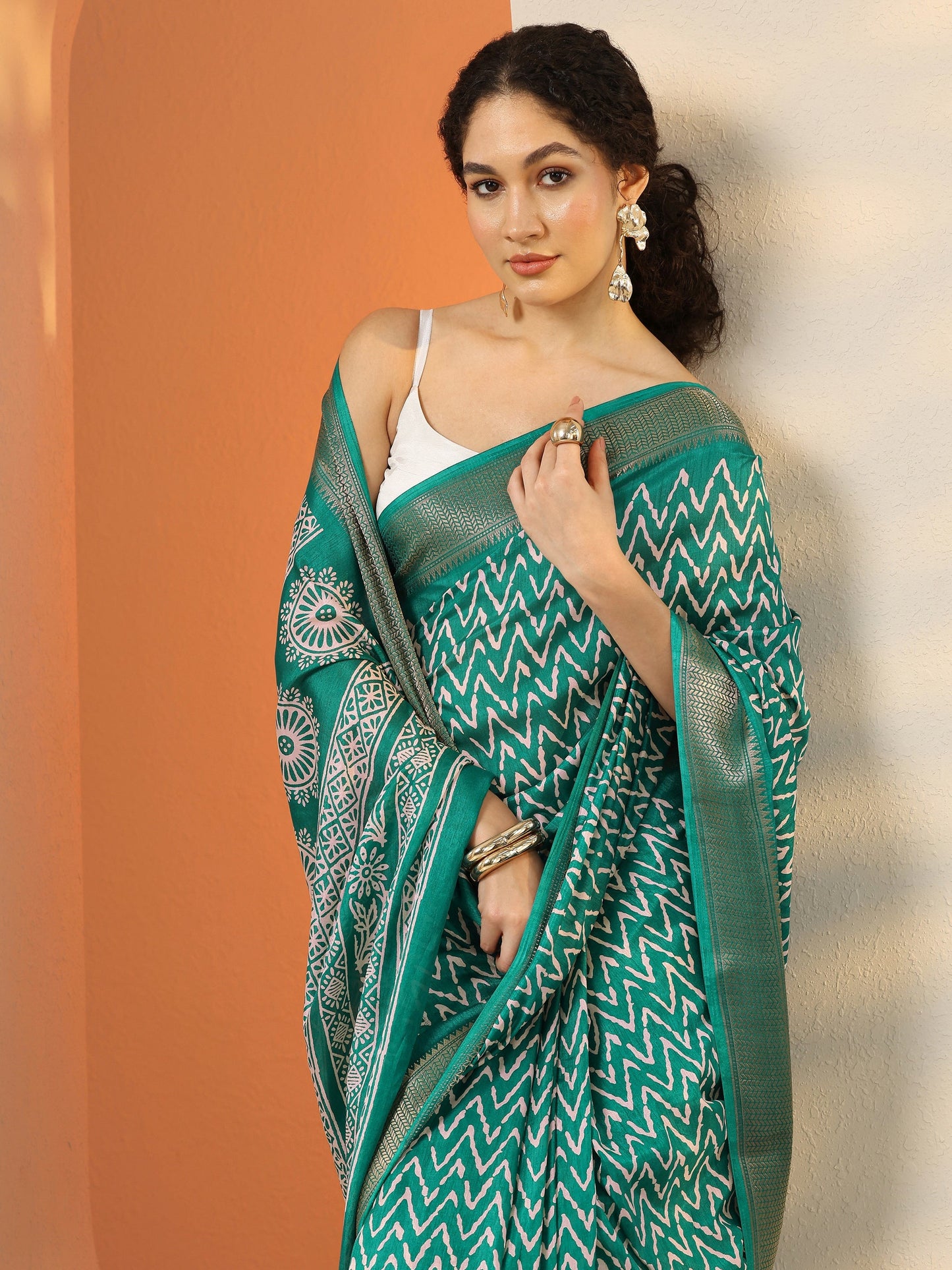 Green Leheriya Printed Silk Blend Saree With Unstitched Blouse Piece