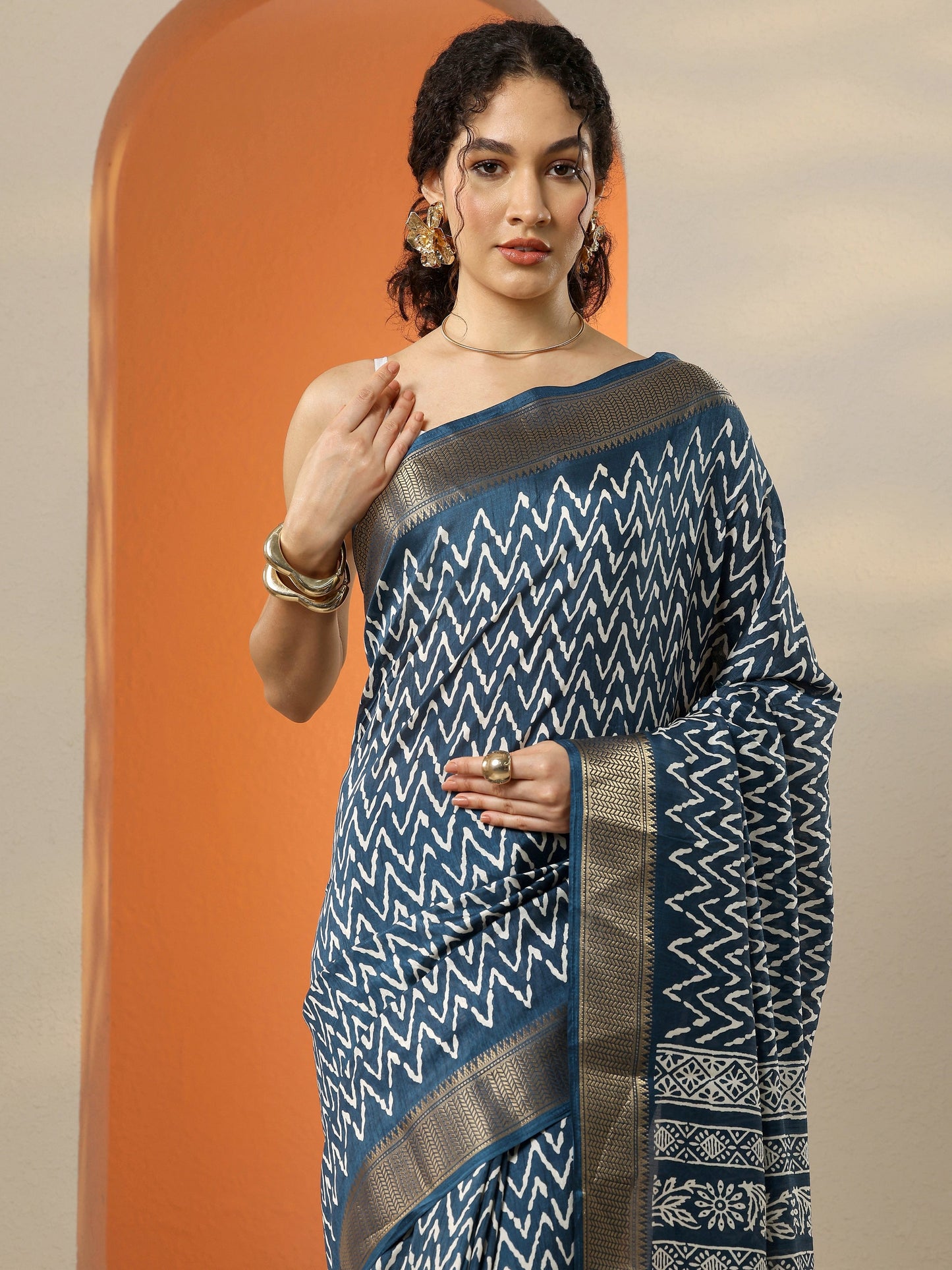 Blue Leheriya Printed Silk Blend Saree With Unstitched Blouse Piece