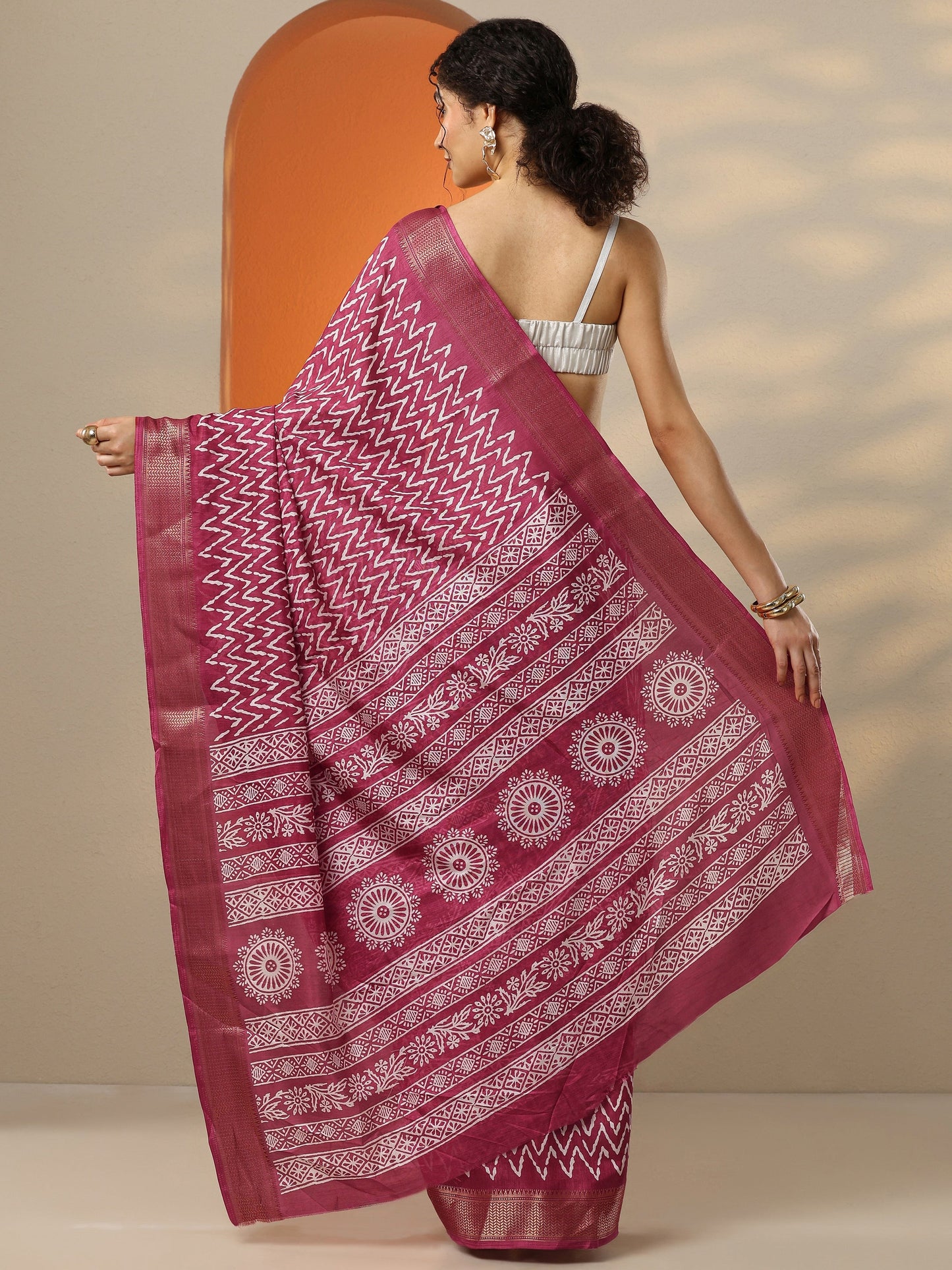 Pink Leheriya Printed Silk Blend Saree With Unstitched Blouse Piece