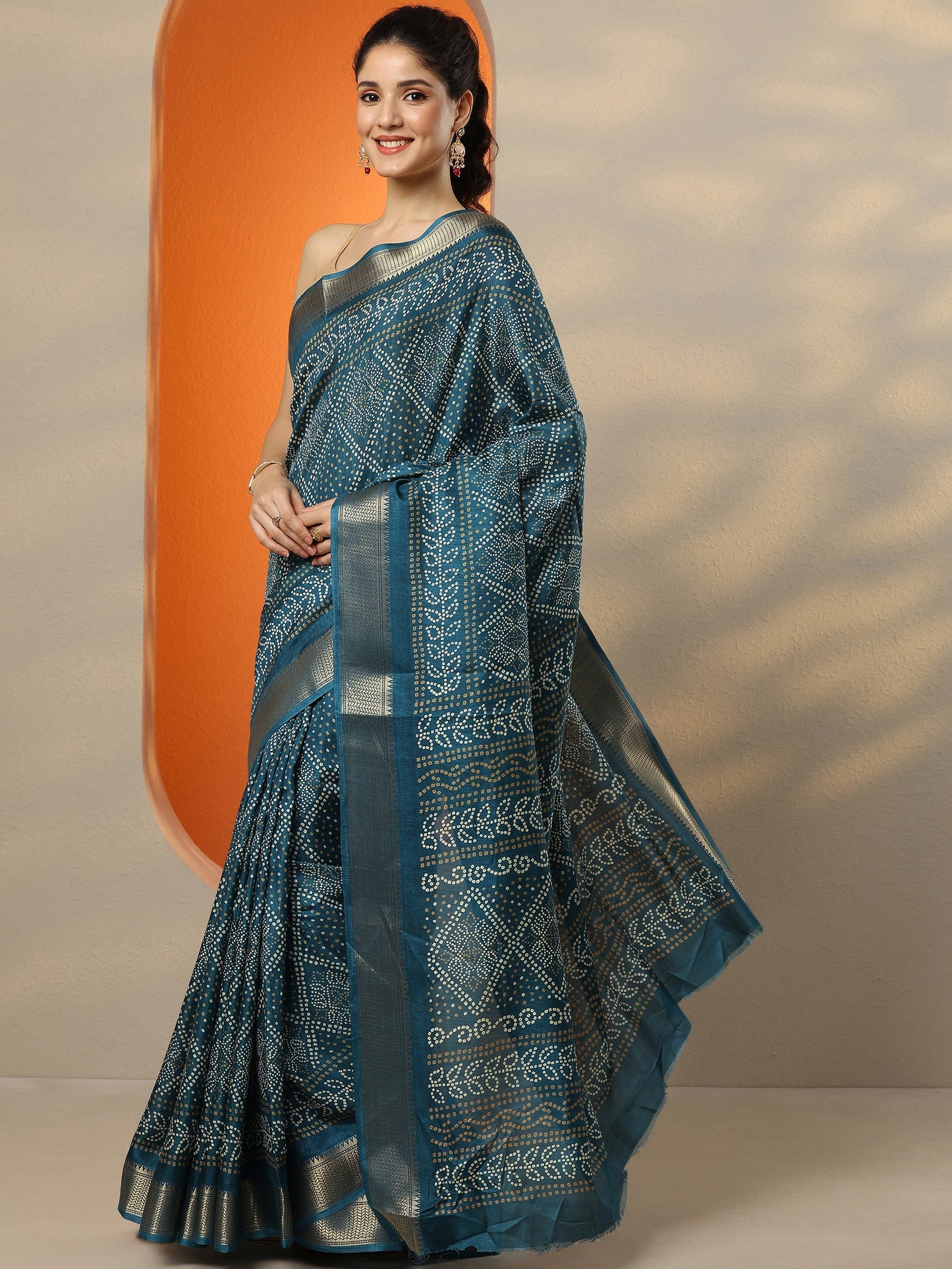Green Bandhani Printed Silk Blend Saree With Unstitched Blouse Piece