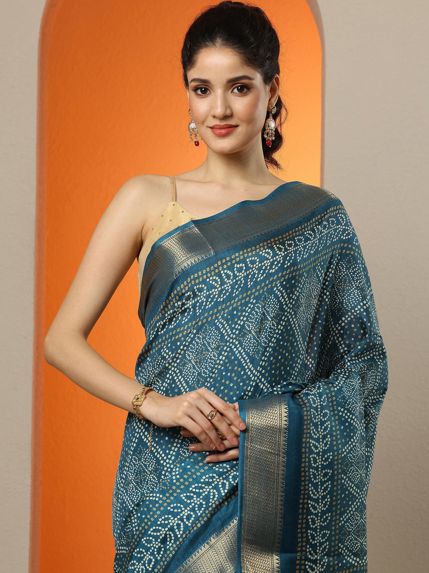 Green Bandhani Printed Silk Blend Saree With Unstitched Blouse Piece