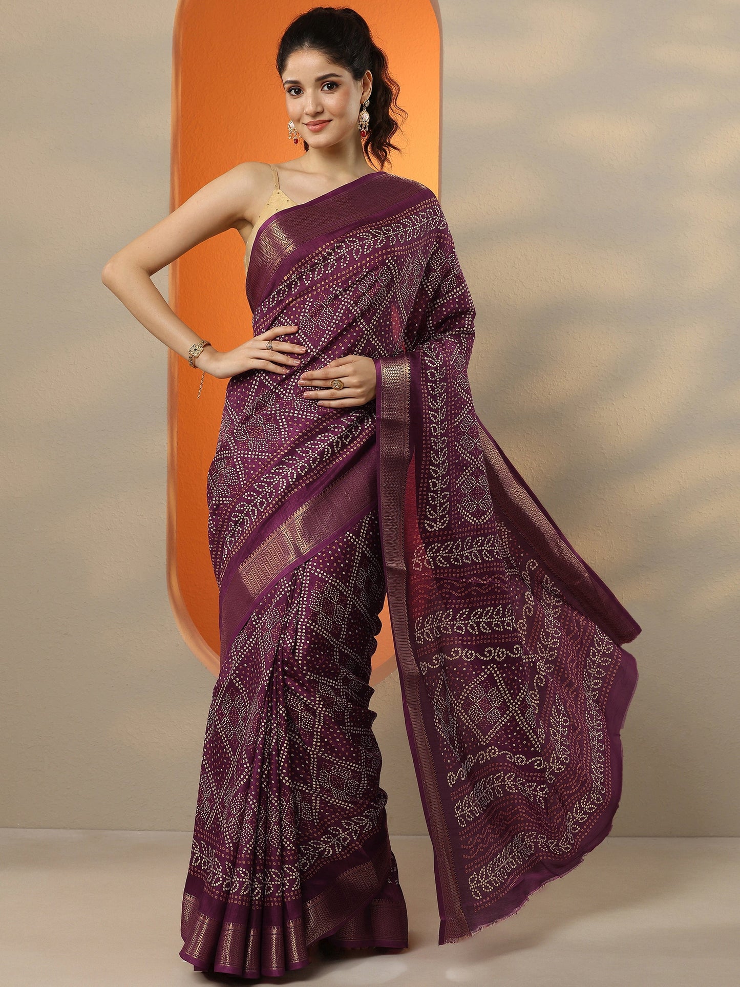 Maroon Bandhani Printed Silk Blend Saree With Unstitched Blouse Piece