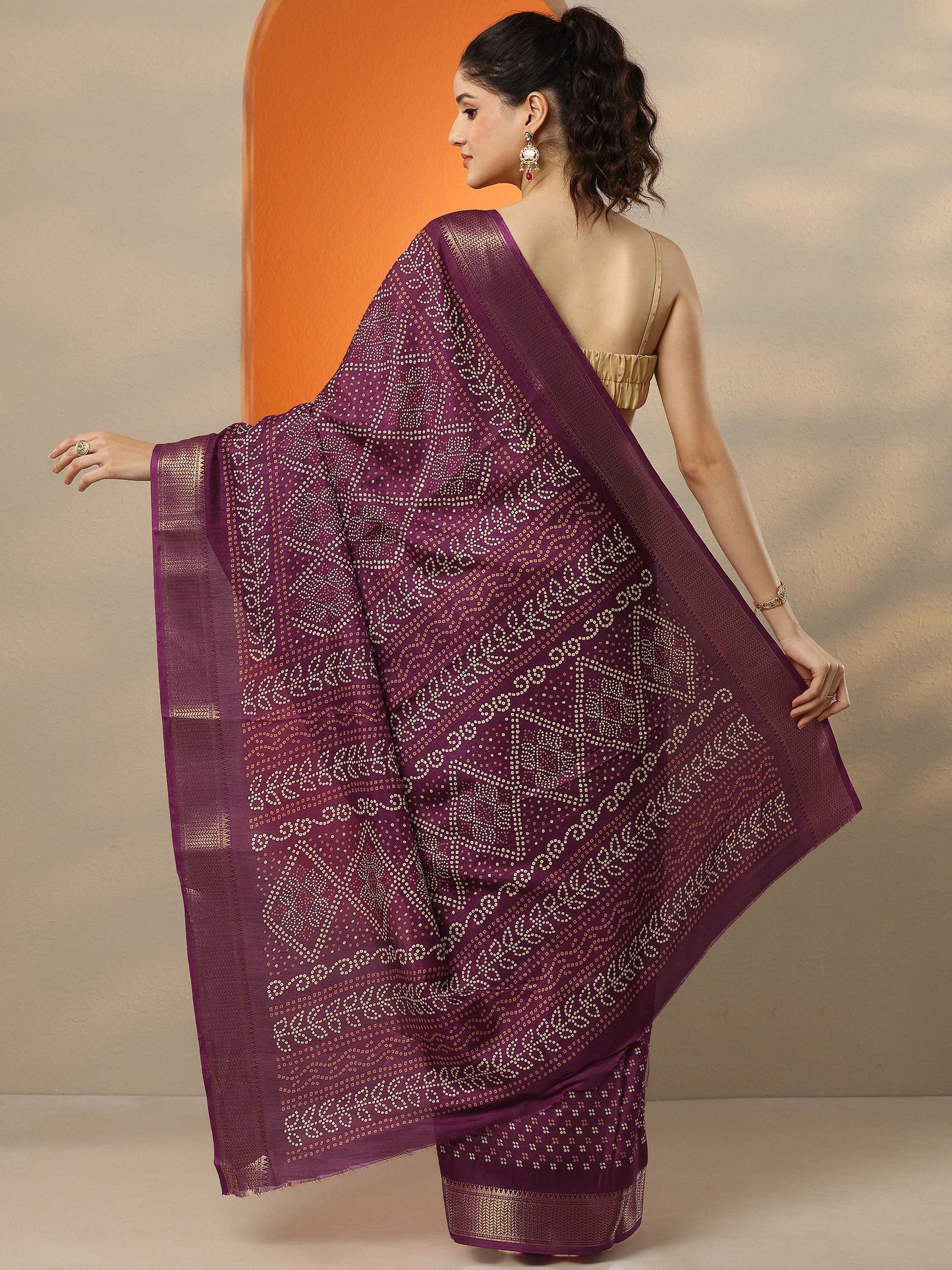 Maroon Bandhani Printed Silk Blend Saree With Unstitched Blouse Piece