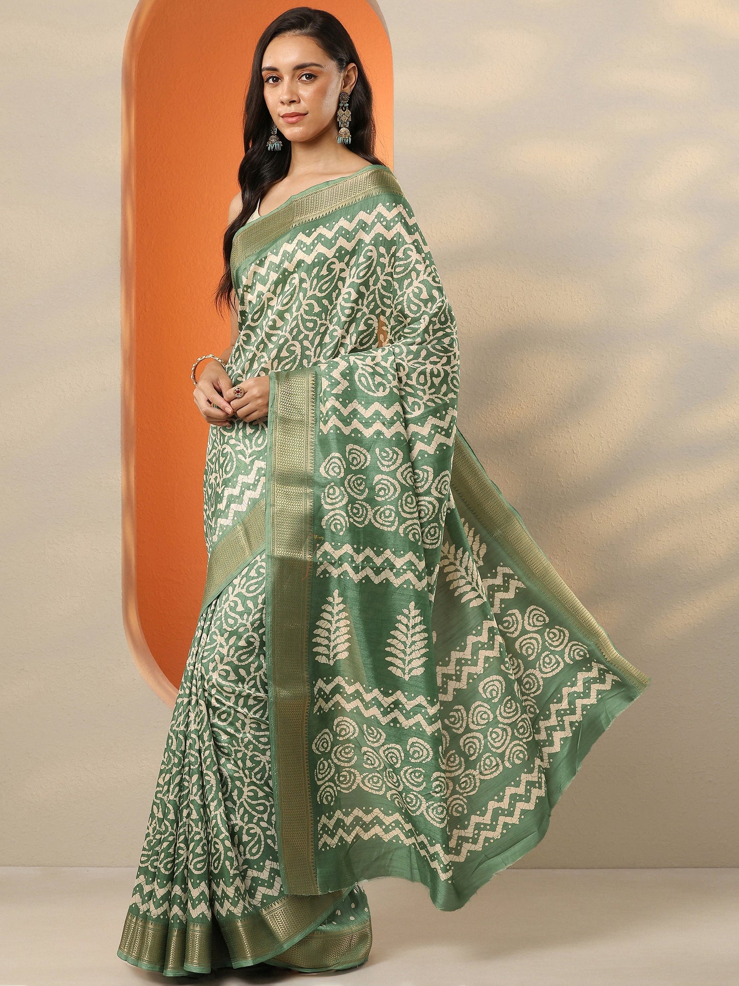 Green Batik Printed Silk Blend Saree With Unstitched Blouse Piece