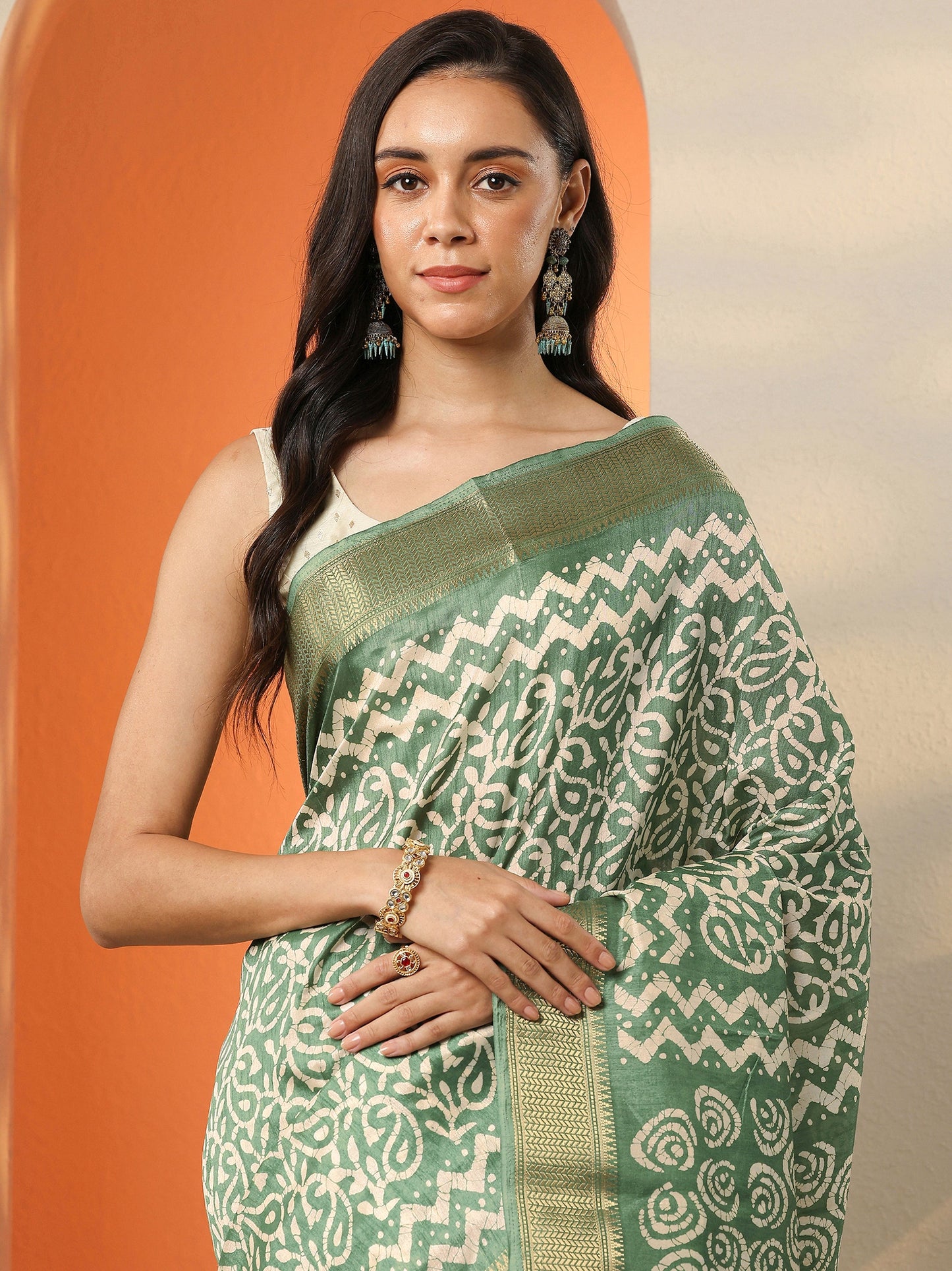 Green Batik Printed Silk Blend Saree With Unstitched Blouse Piece