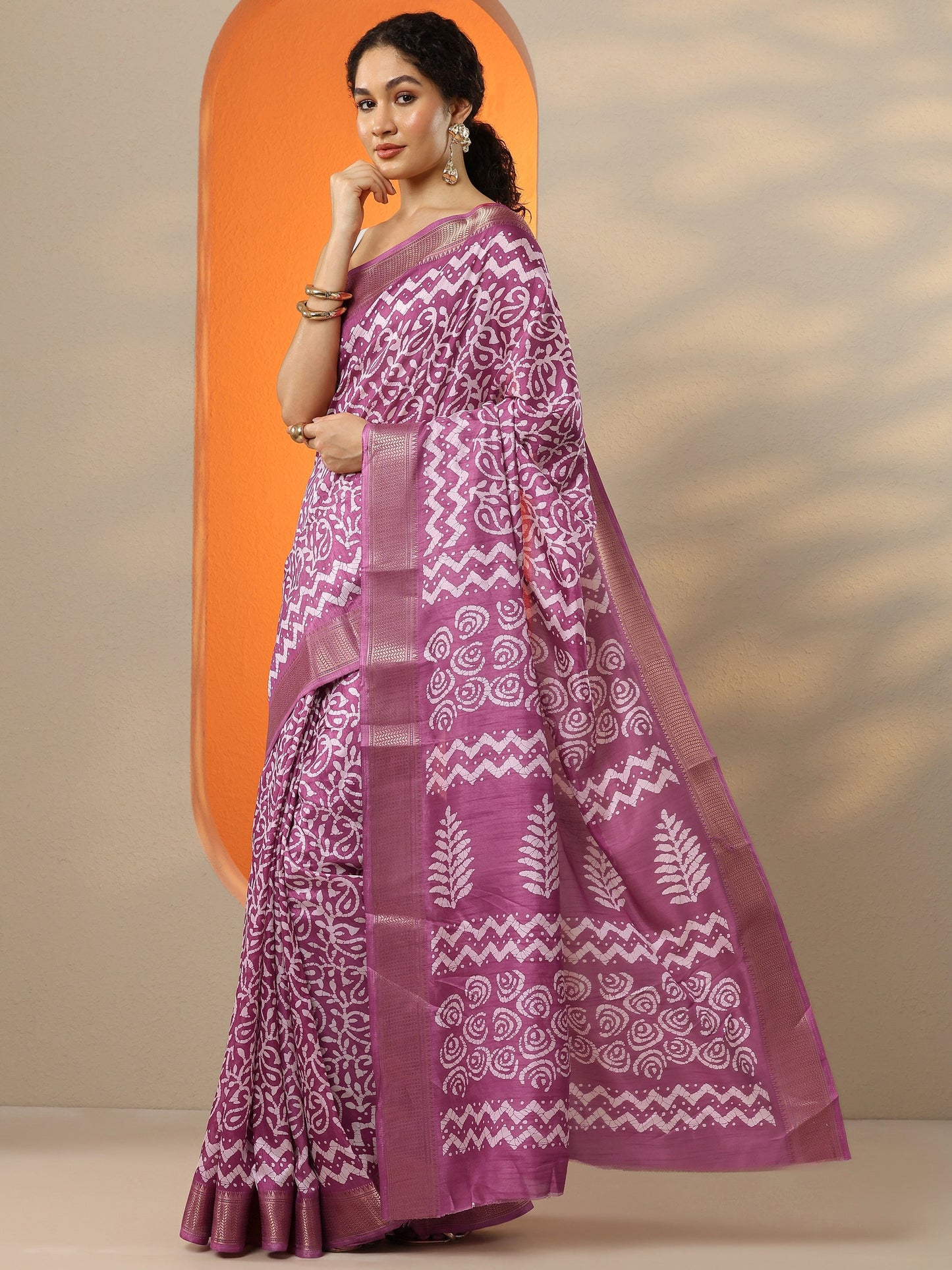Magenta Batik Printed Silk Blend Saree With Unstitched Blouse Piece