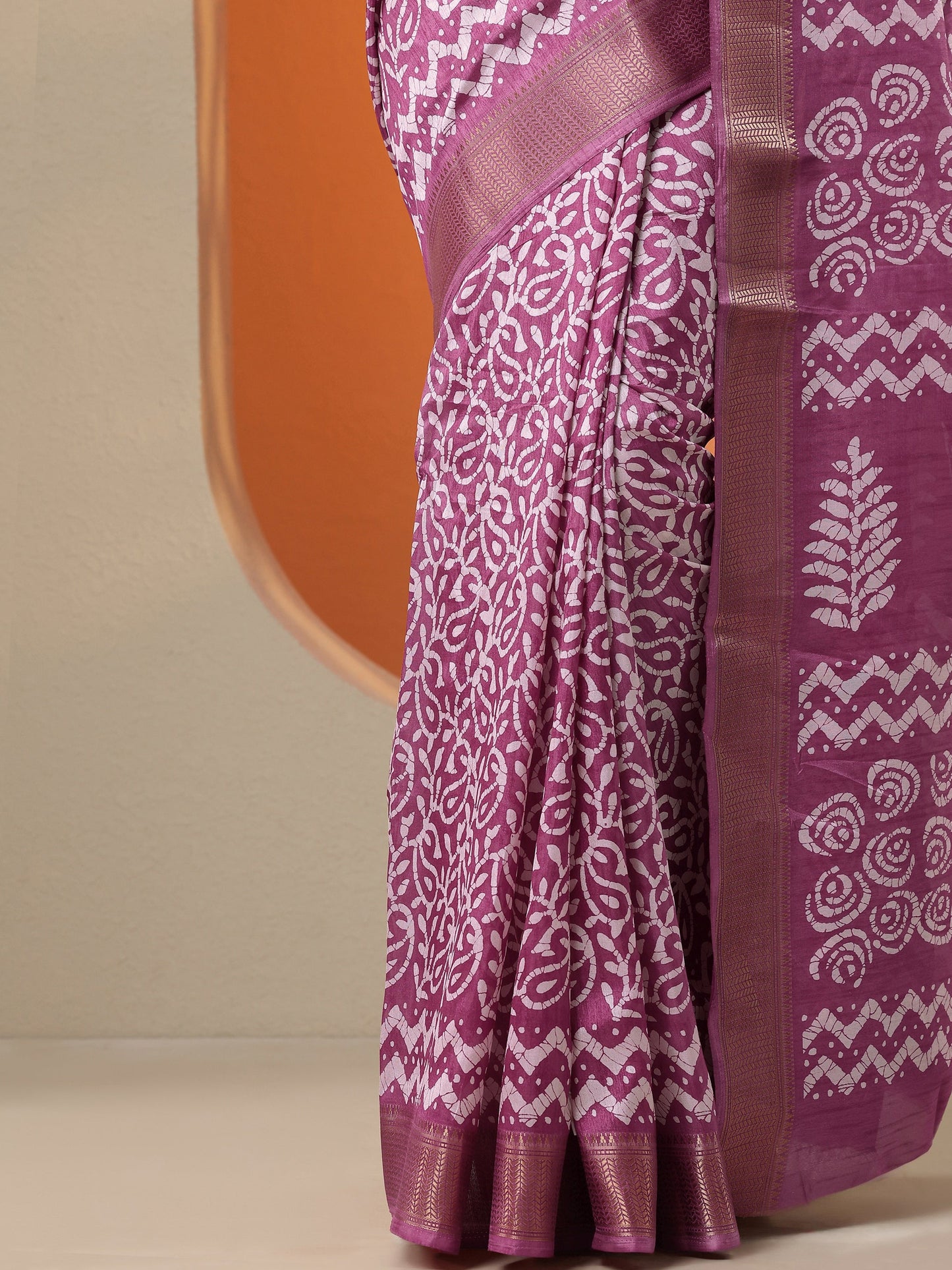 Magenta Batik Printed Silk Blend Saree With Unstitched Blouse Piece