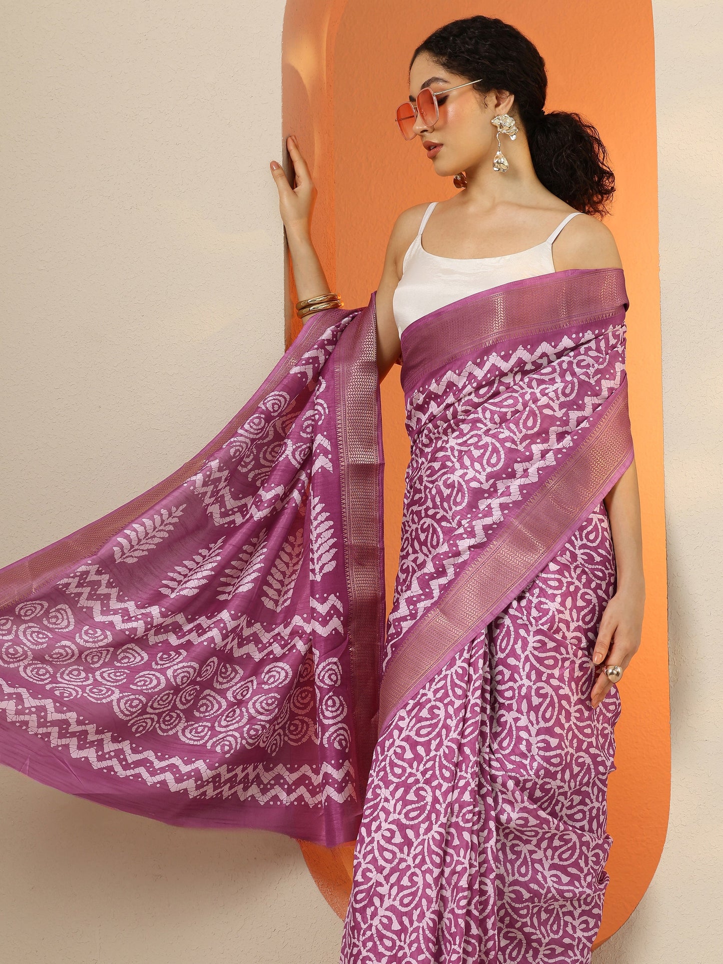 Magenta Batik Printed Silk Blend Saree With Unstitched Blouse Piece