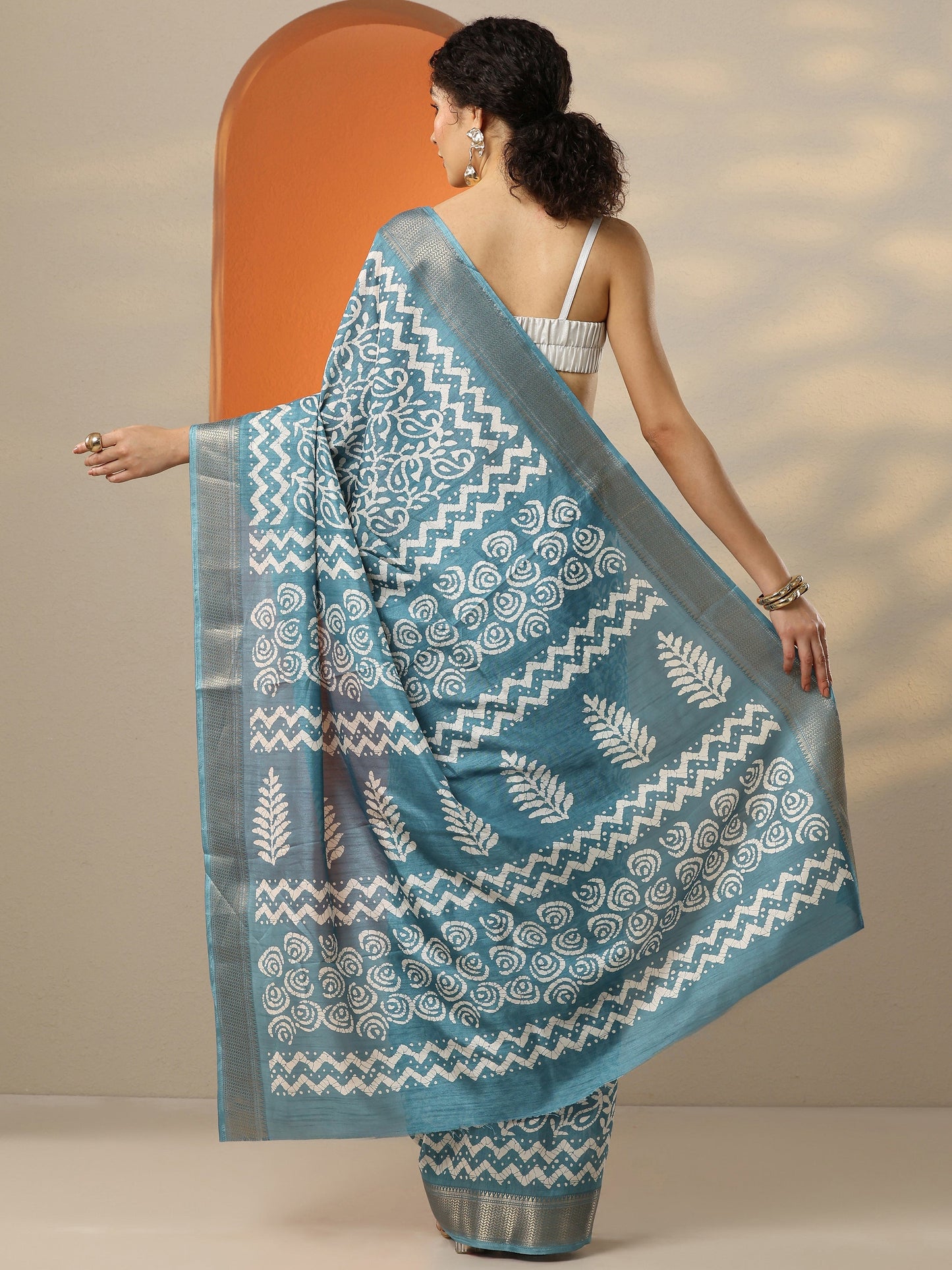 Blue Batik Printed Silk Blend Saree With Unstitched Blouse Piece