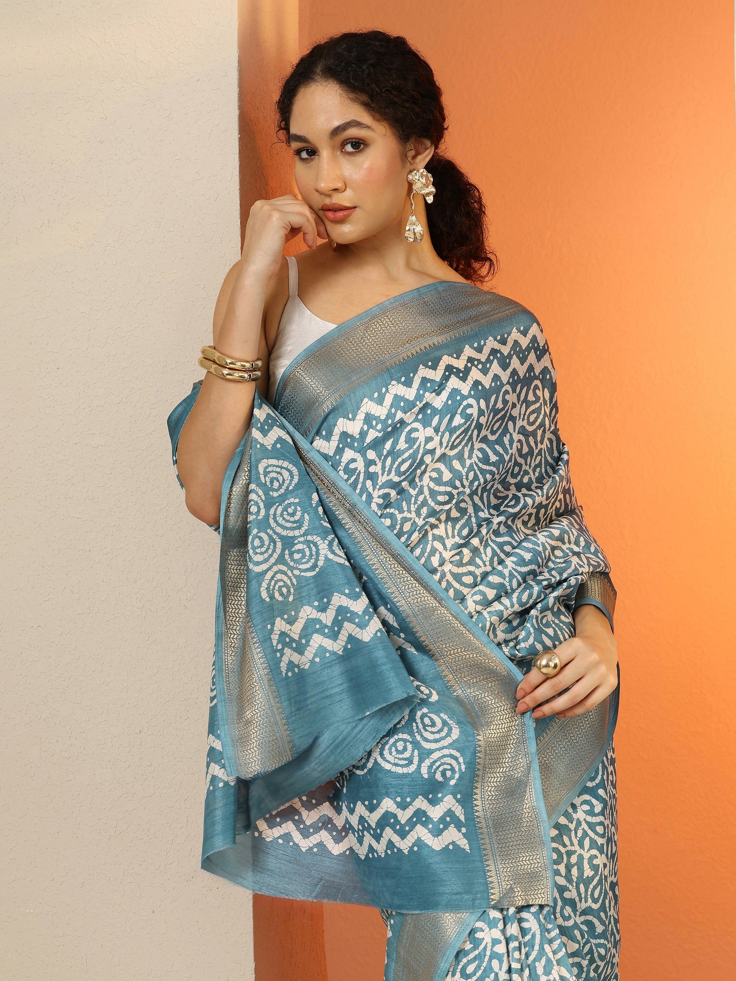 Blue Batik Printed Silk Blend Saree With Unstitched Blouse Piece