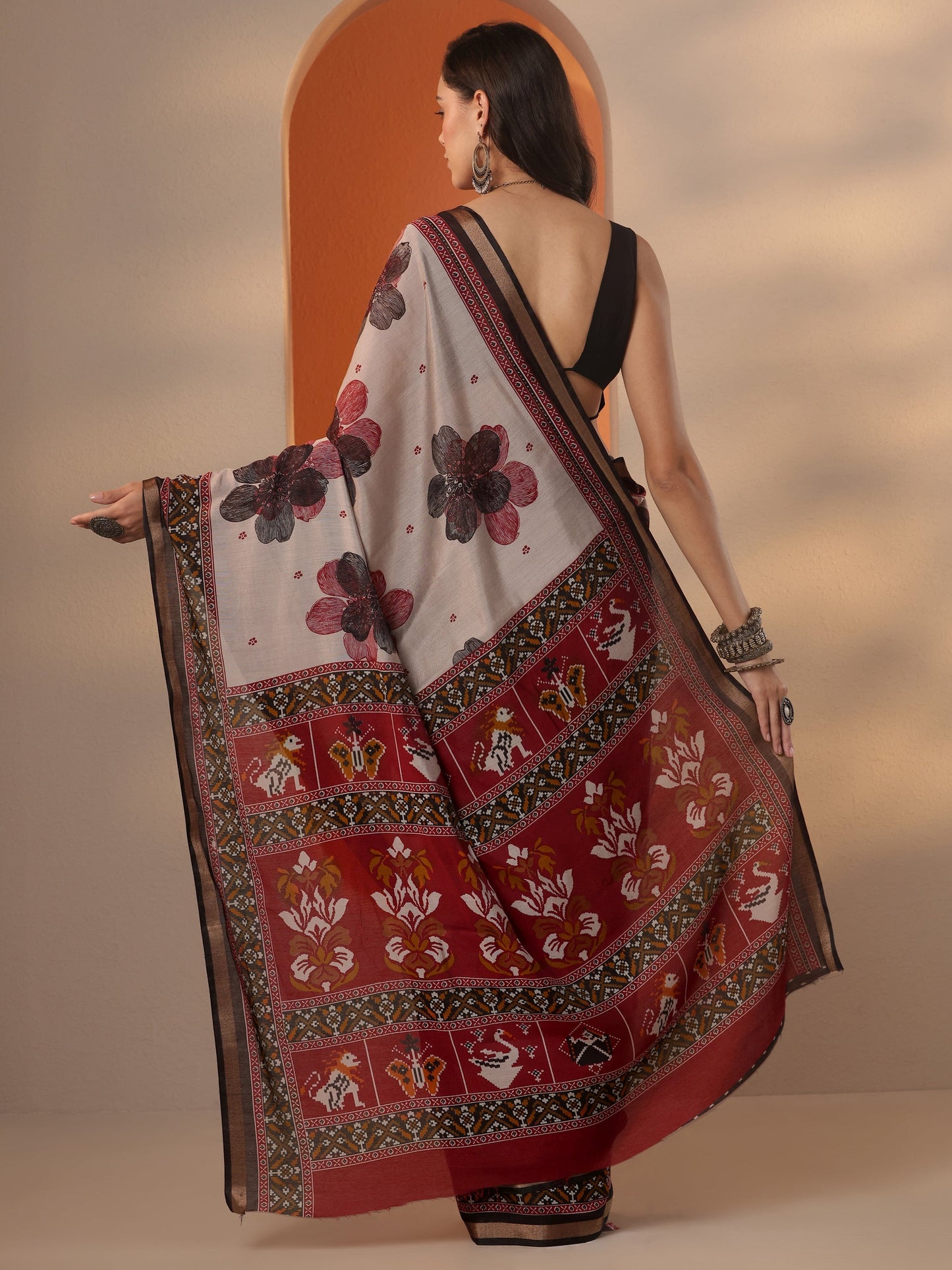 Grey Printed Silk Blend Saree With Unstitched Blouse Piece